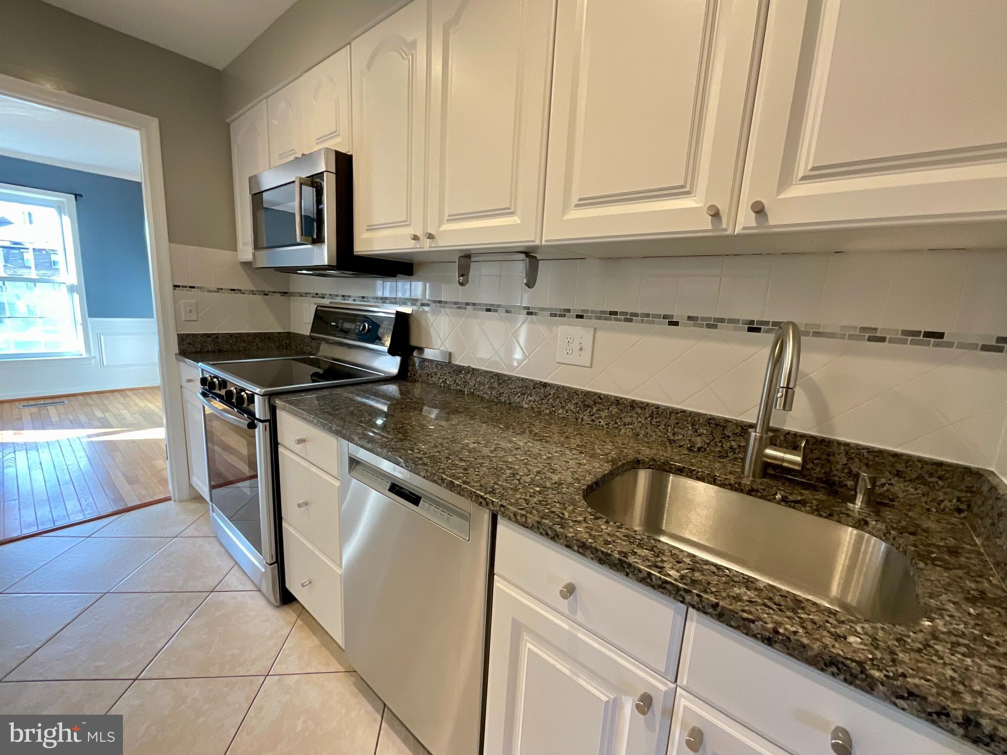 LAUREL MEWS - Residential Lease