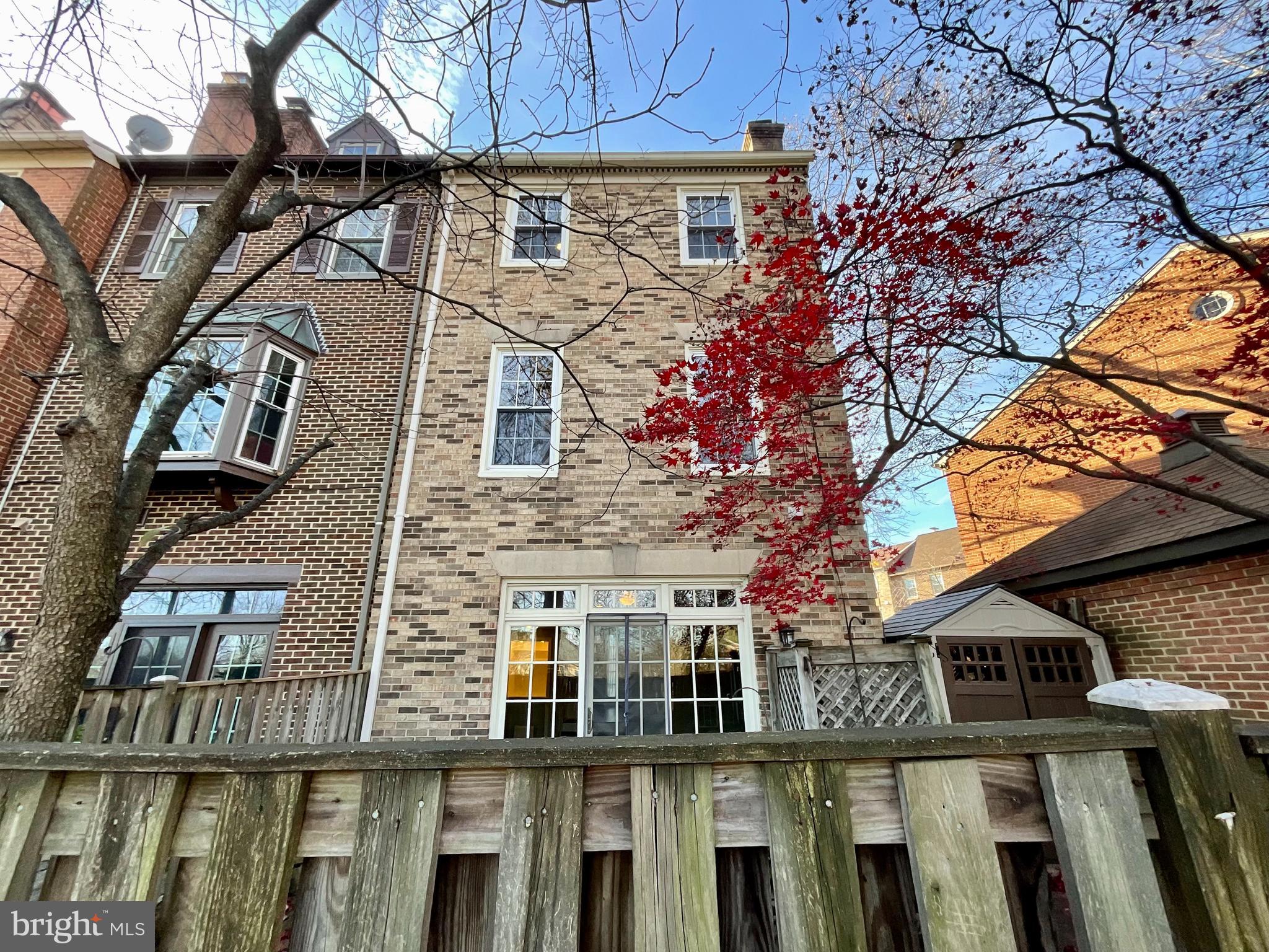 LAUREL MEWS - Residential Lease