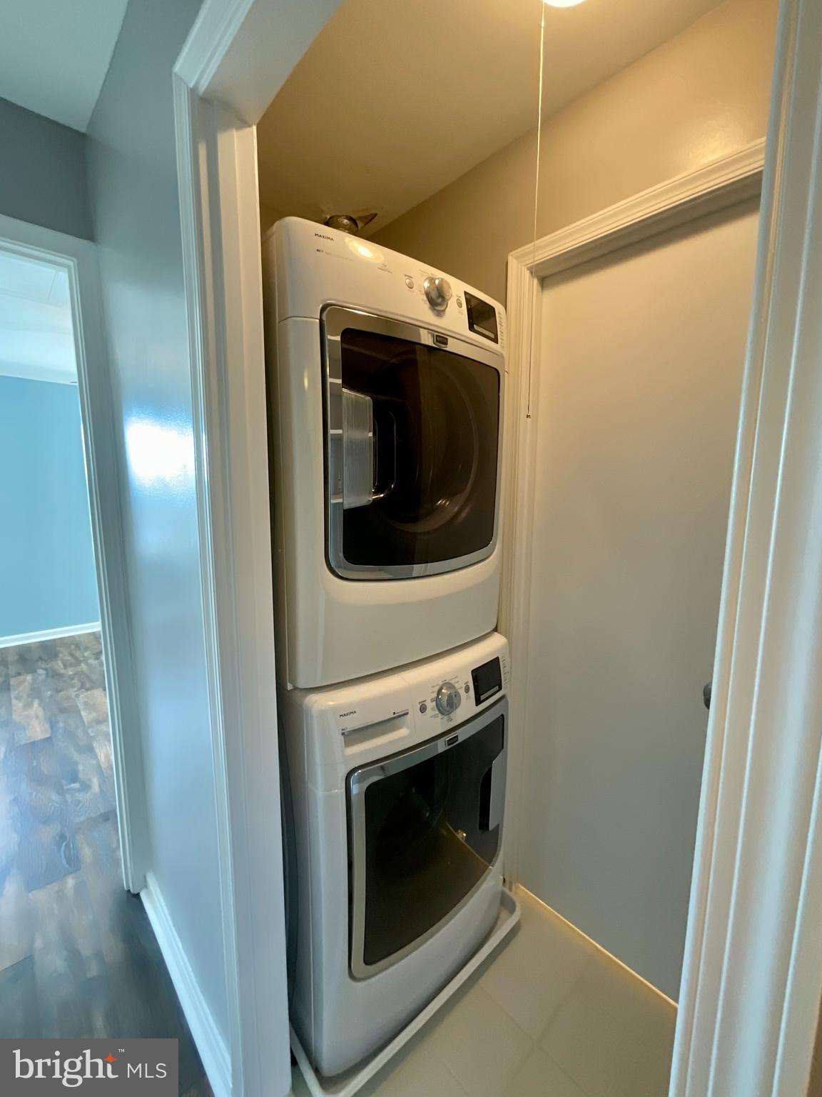 LAUREL MEWS - Residential Lease