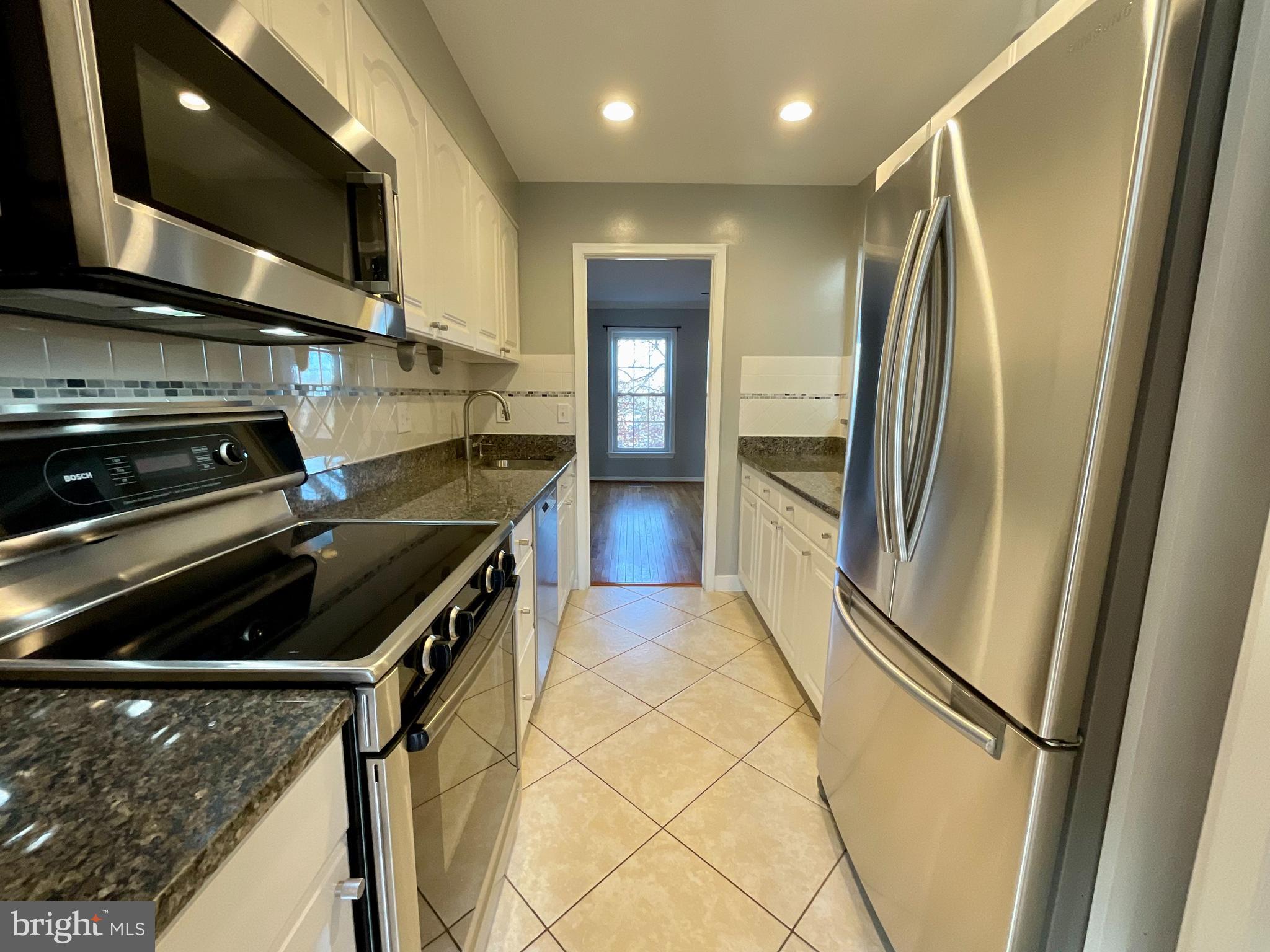 LAUREL MEWS - Residential Lease