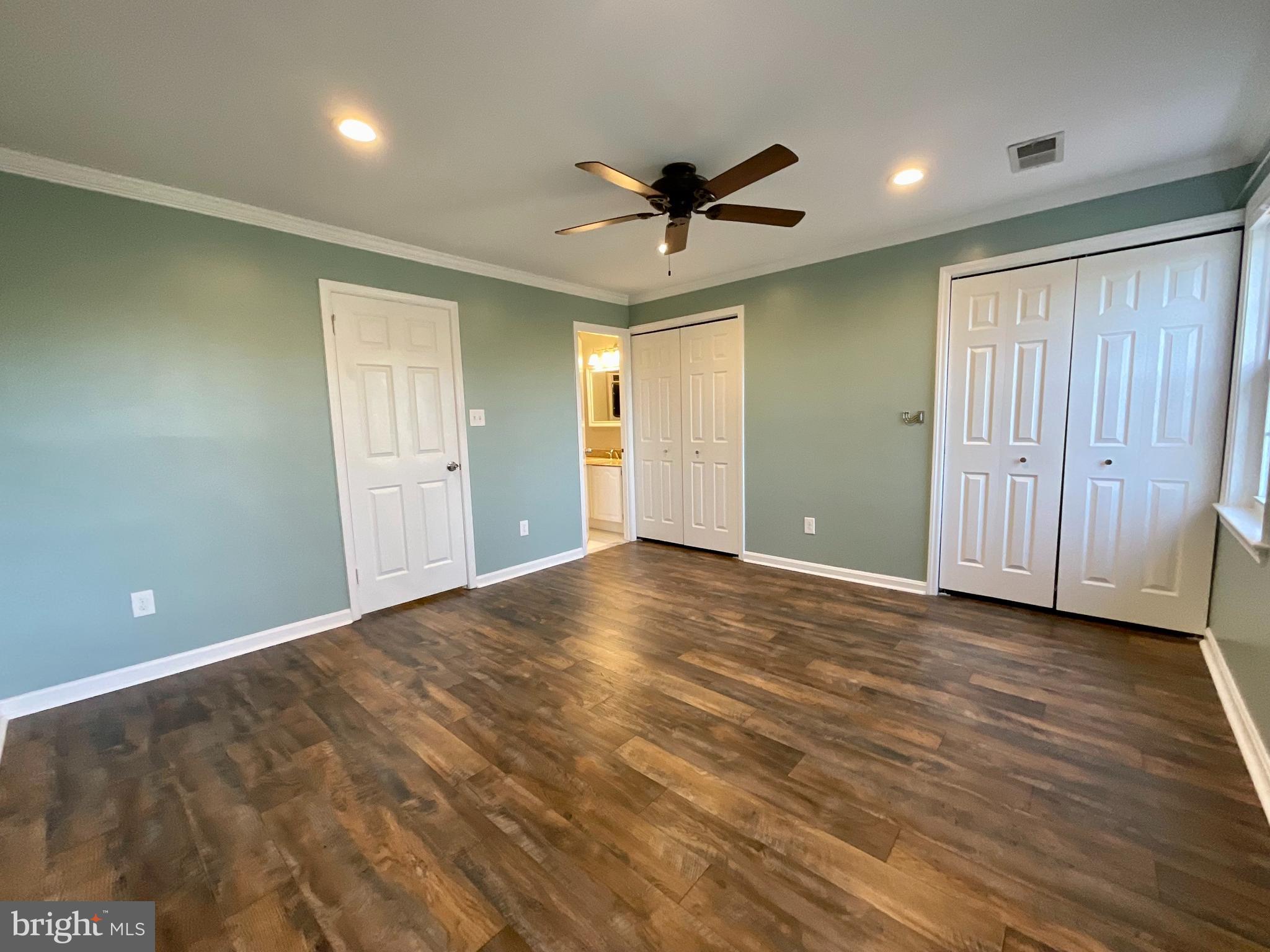 LAUREL MEWS - Residential Lease