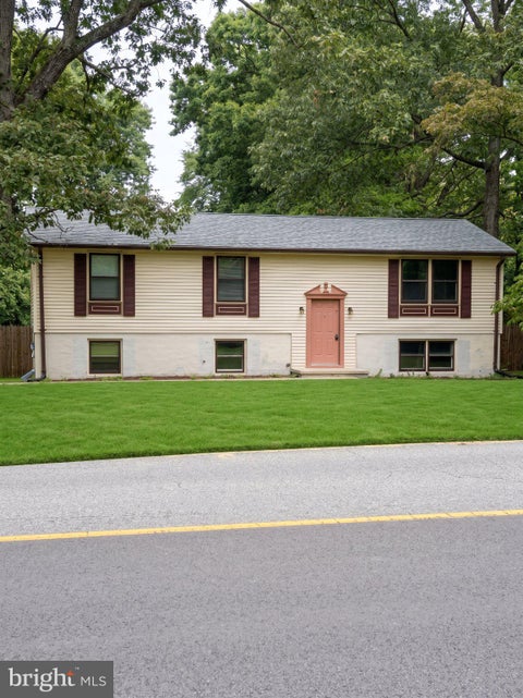 Photo of 2003 Woodford Road, VIENNA, VA 22182 (MLS # VAFX2342646)