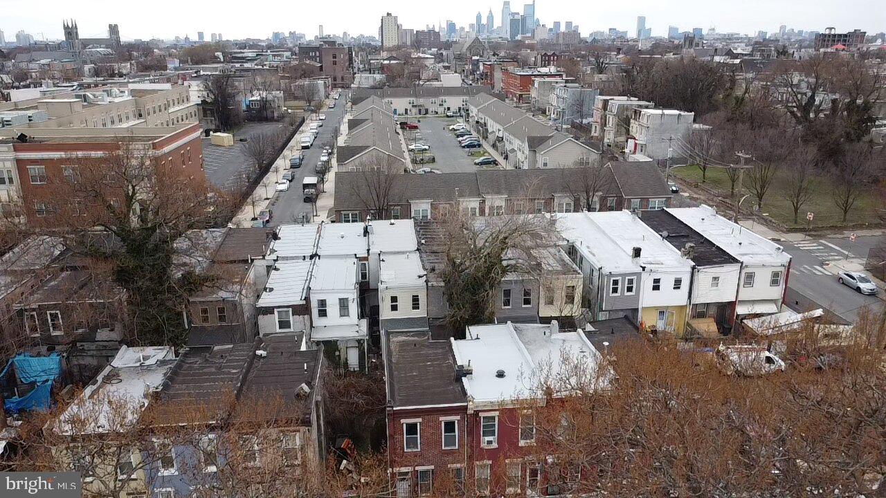 1030 W MONMOUTH STREET