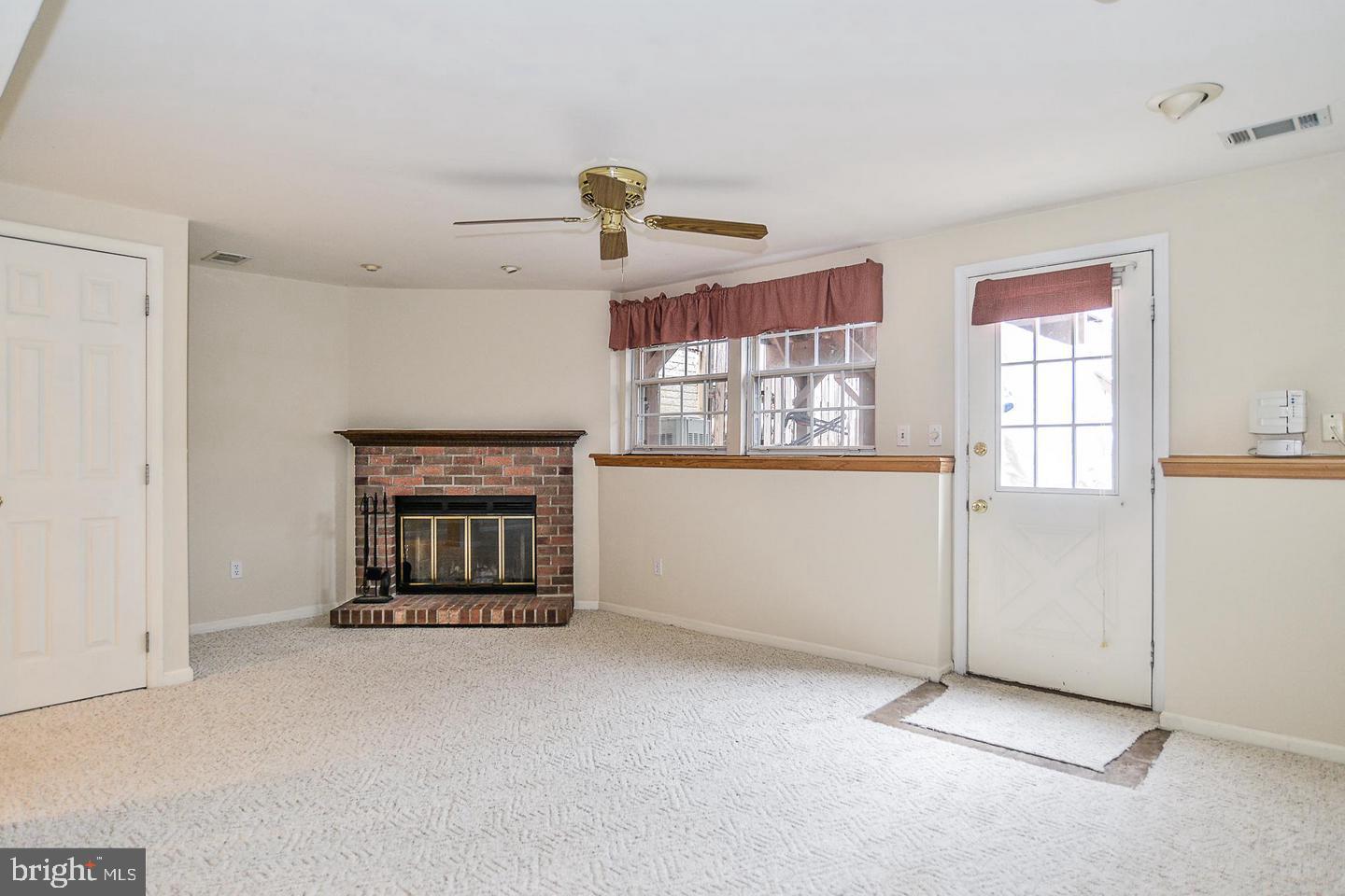 ASHBURN VILLAGE - Residential Lease