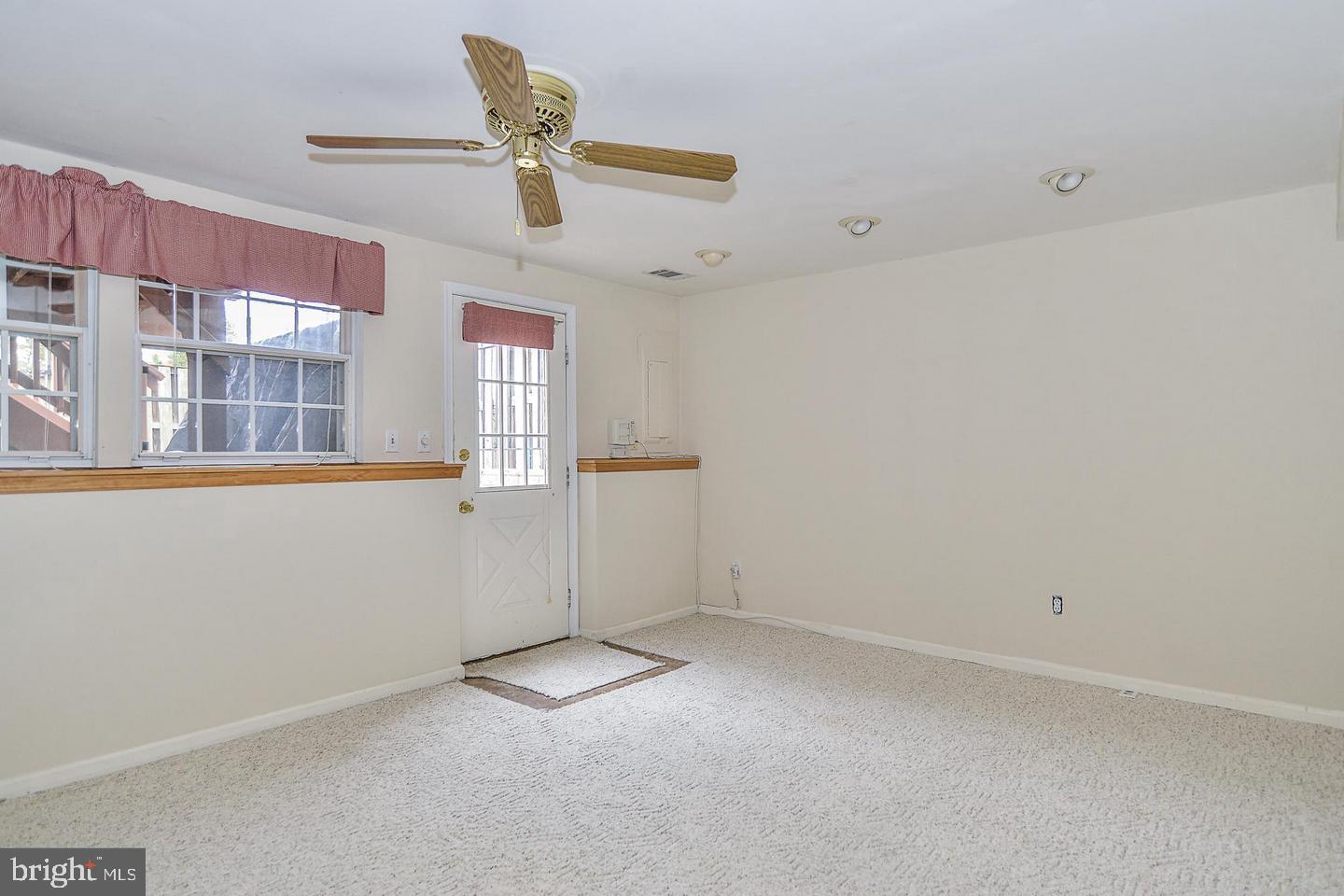 ASHBURN VILLAGE - Residential Lease