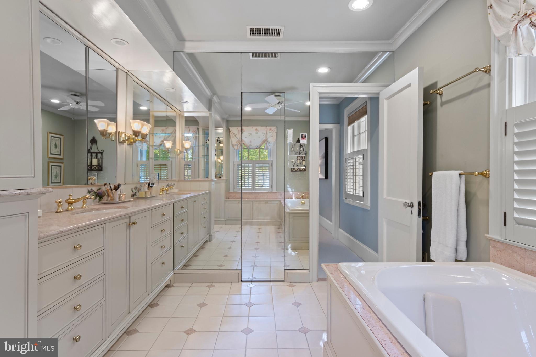 ASHWOOD MANOR - Residential