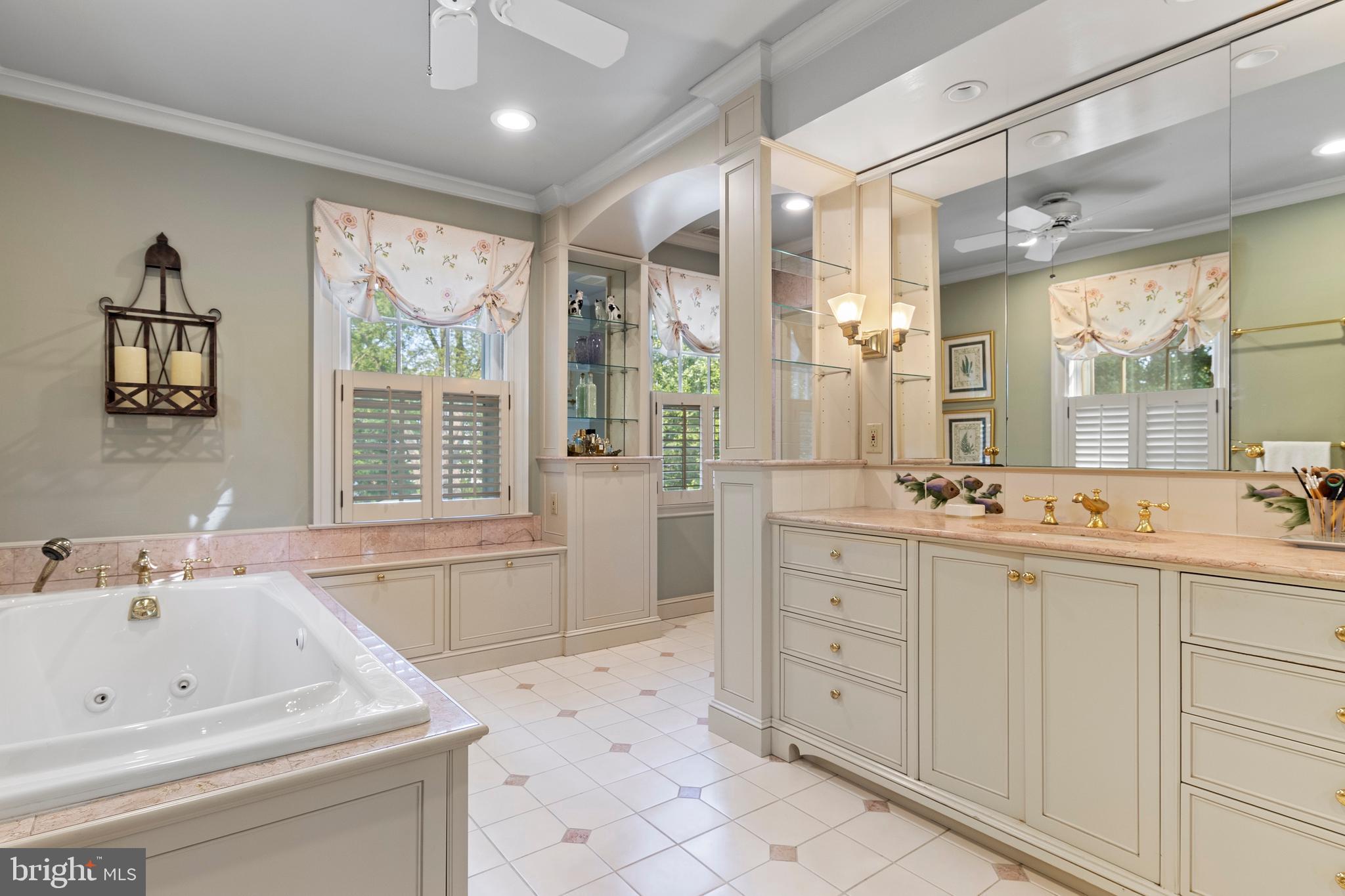 ASHWOOD MANOR - Residential