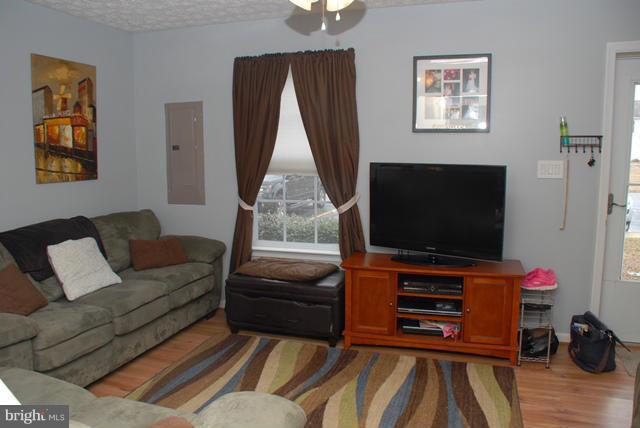 LAUREL GLEN - Residential Lease