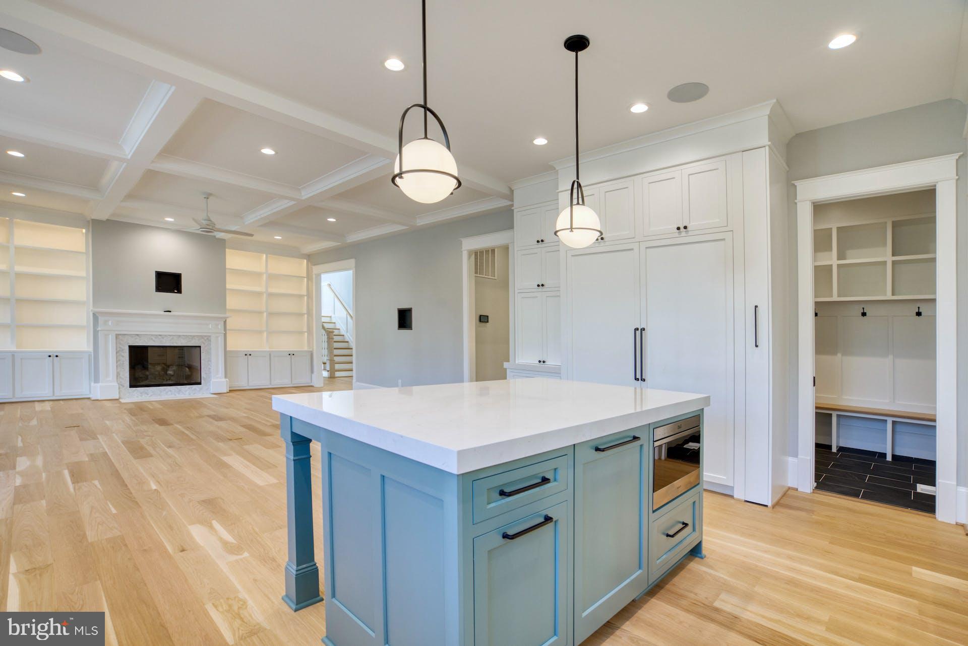 WILLIAMSBURG VILLAGE - Residential