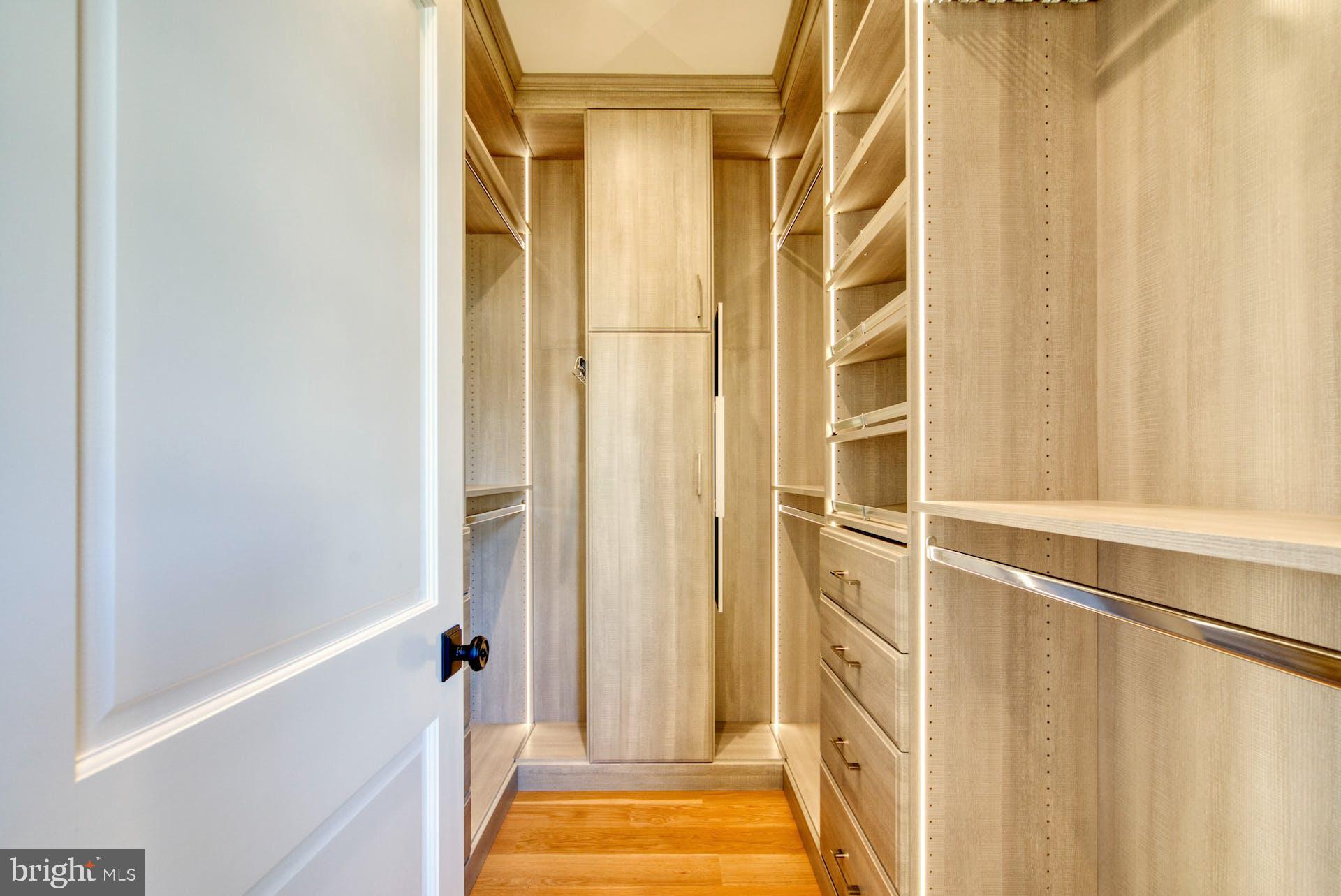 WILLIAMSBURG VILLAGE - Residential