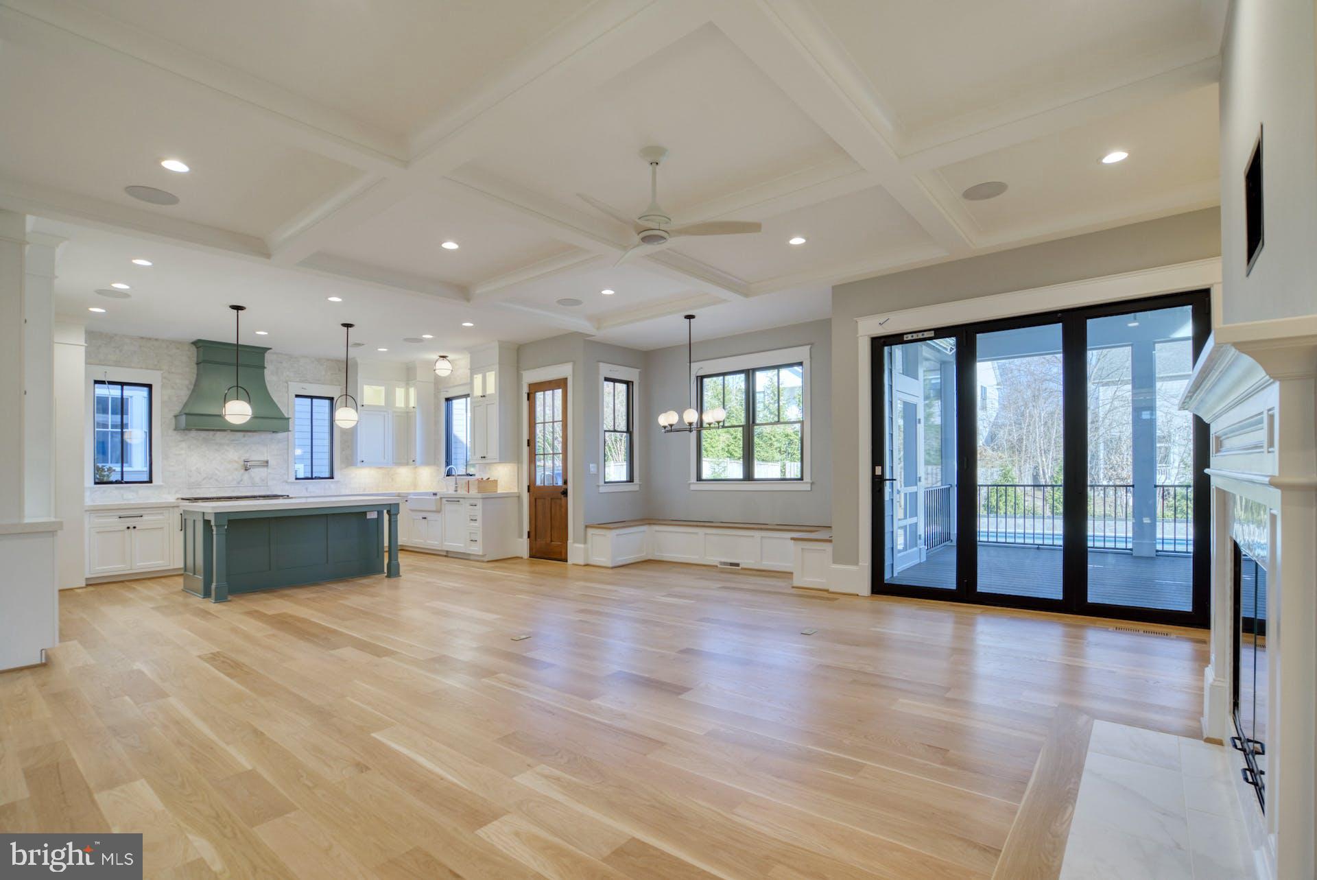 WILLIAMSBURG VILLAGE - Residential