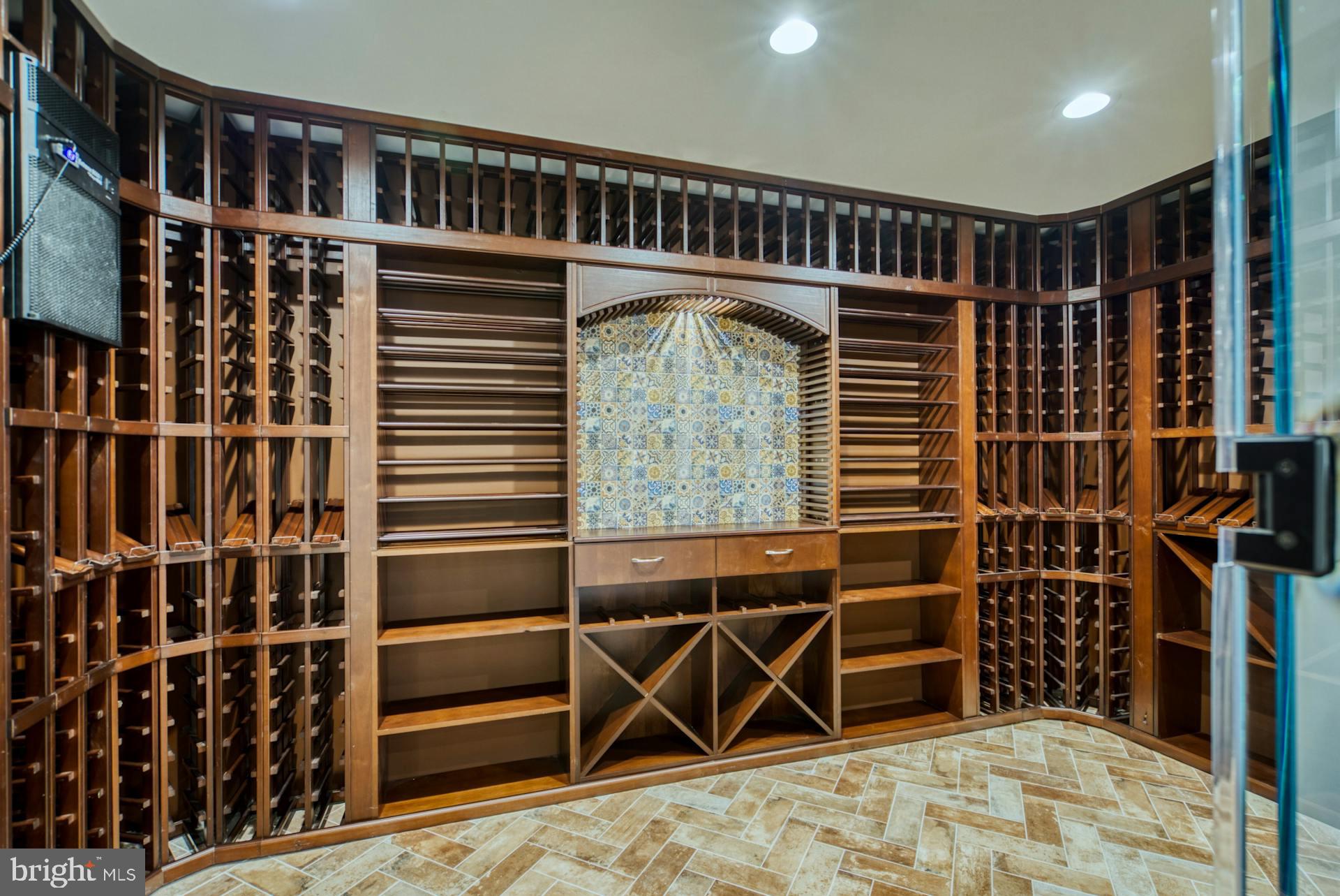 WILLIAMSBURG VILLAGE - Residential