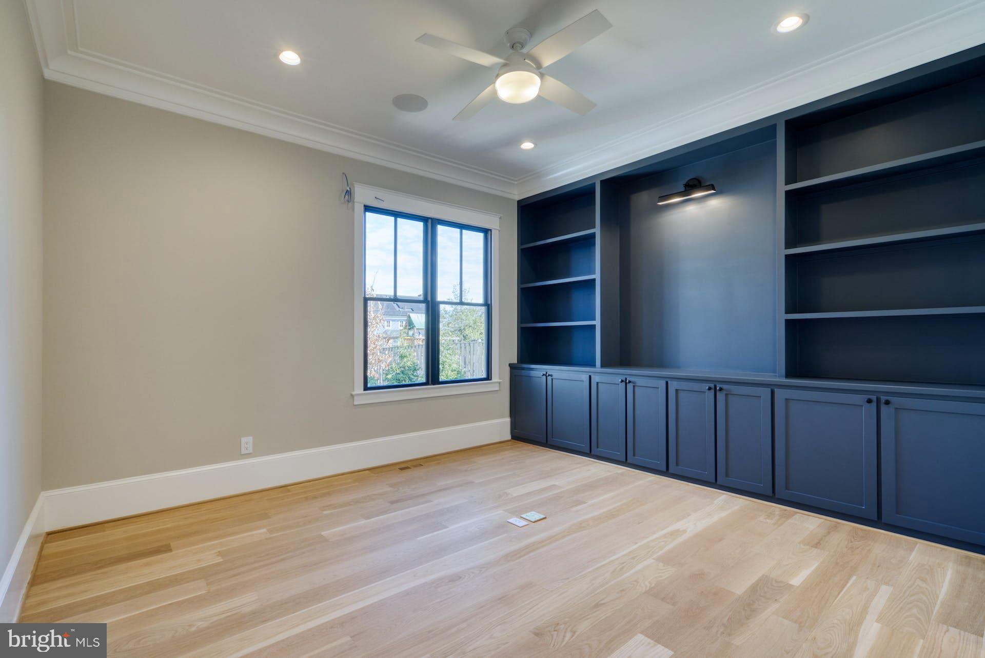 WILLIAMSBURG VILLAGE - Residential