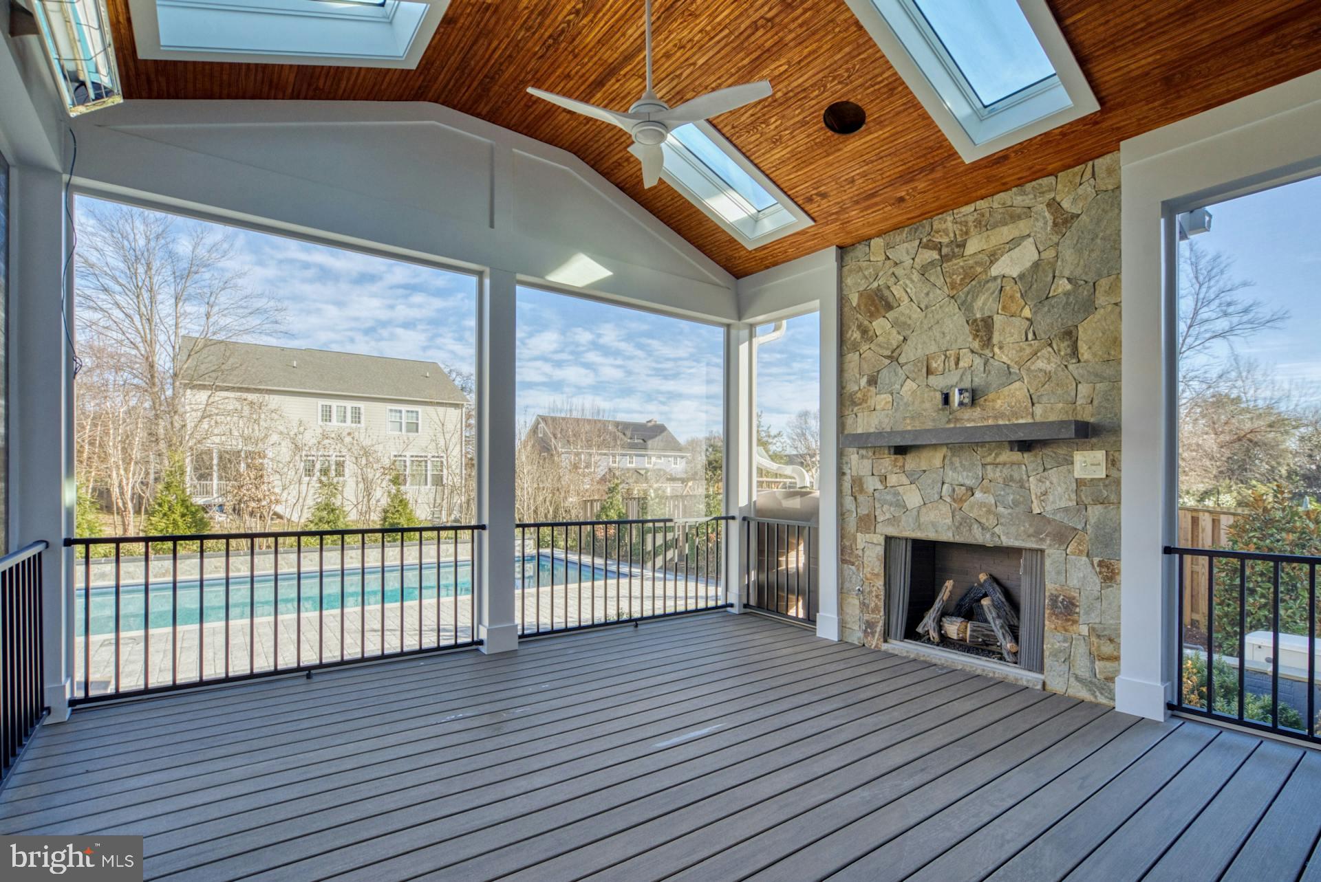 WILLIAMSBURG VILLAGE - Residential