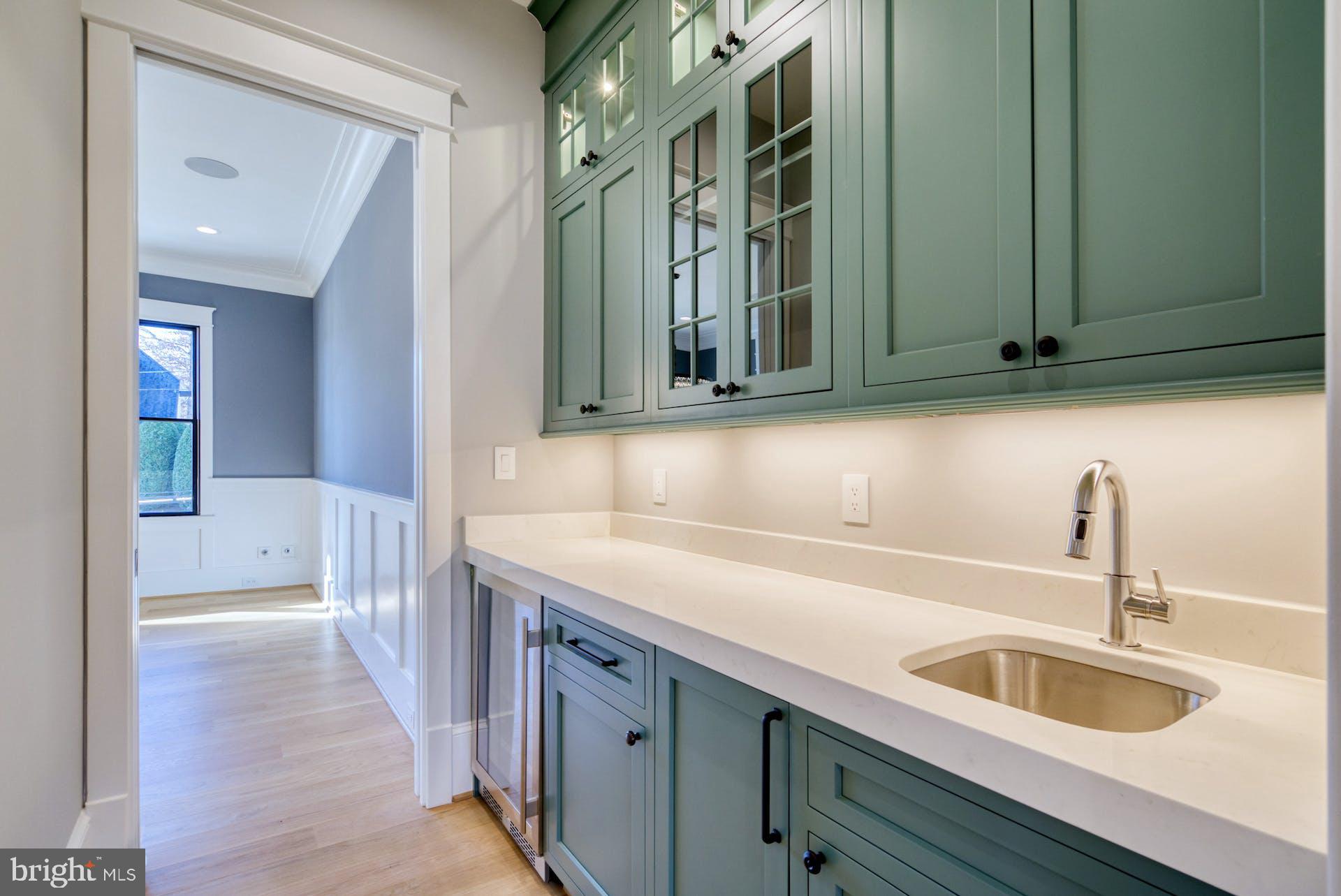 WILLIAMSBURG VILLAGE - Residential