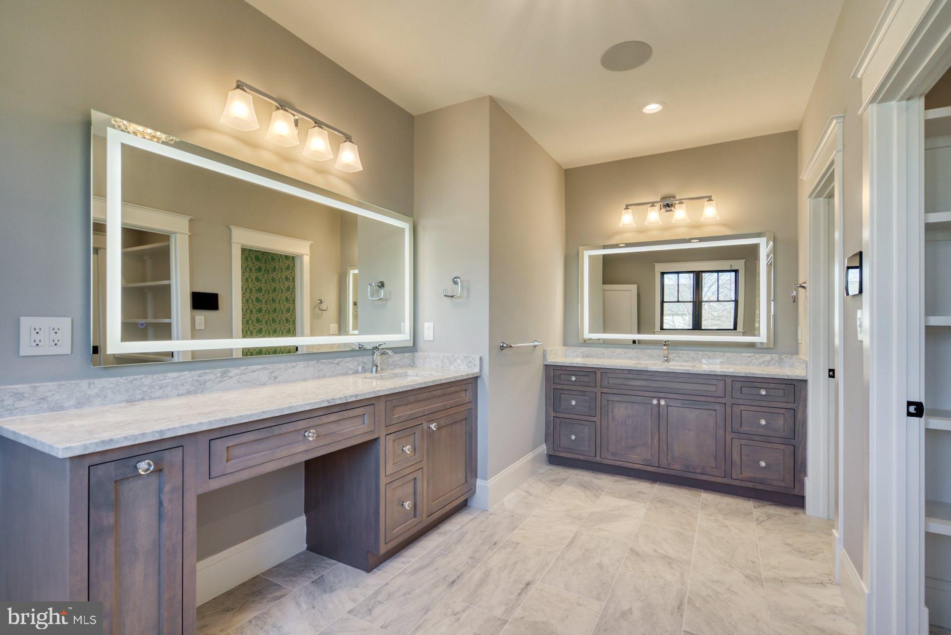 WILLIAMSBURG VILLAGE - Residential