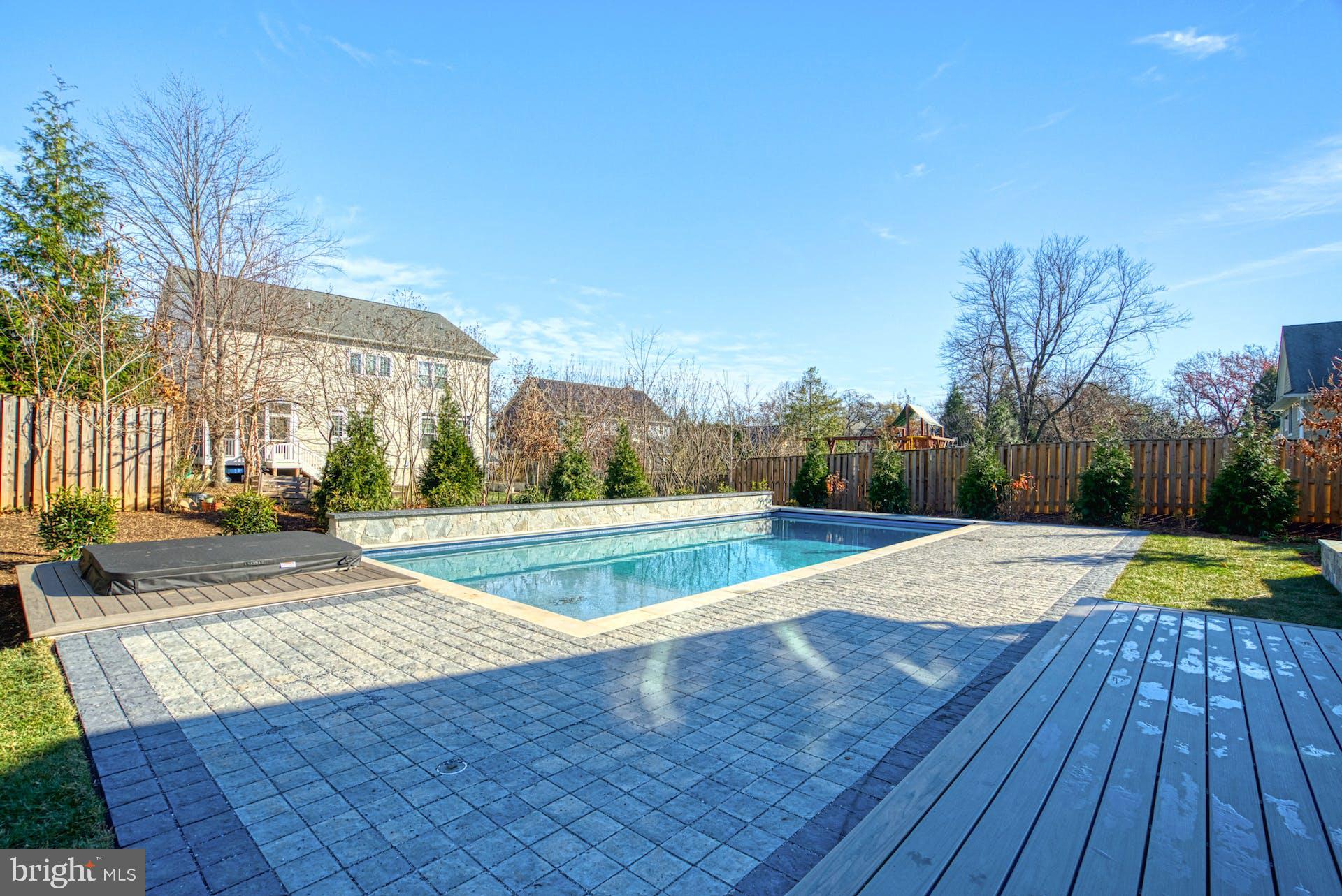 WILLIAMSBURG VILLAGE - Residential