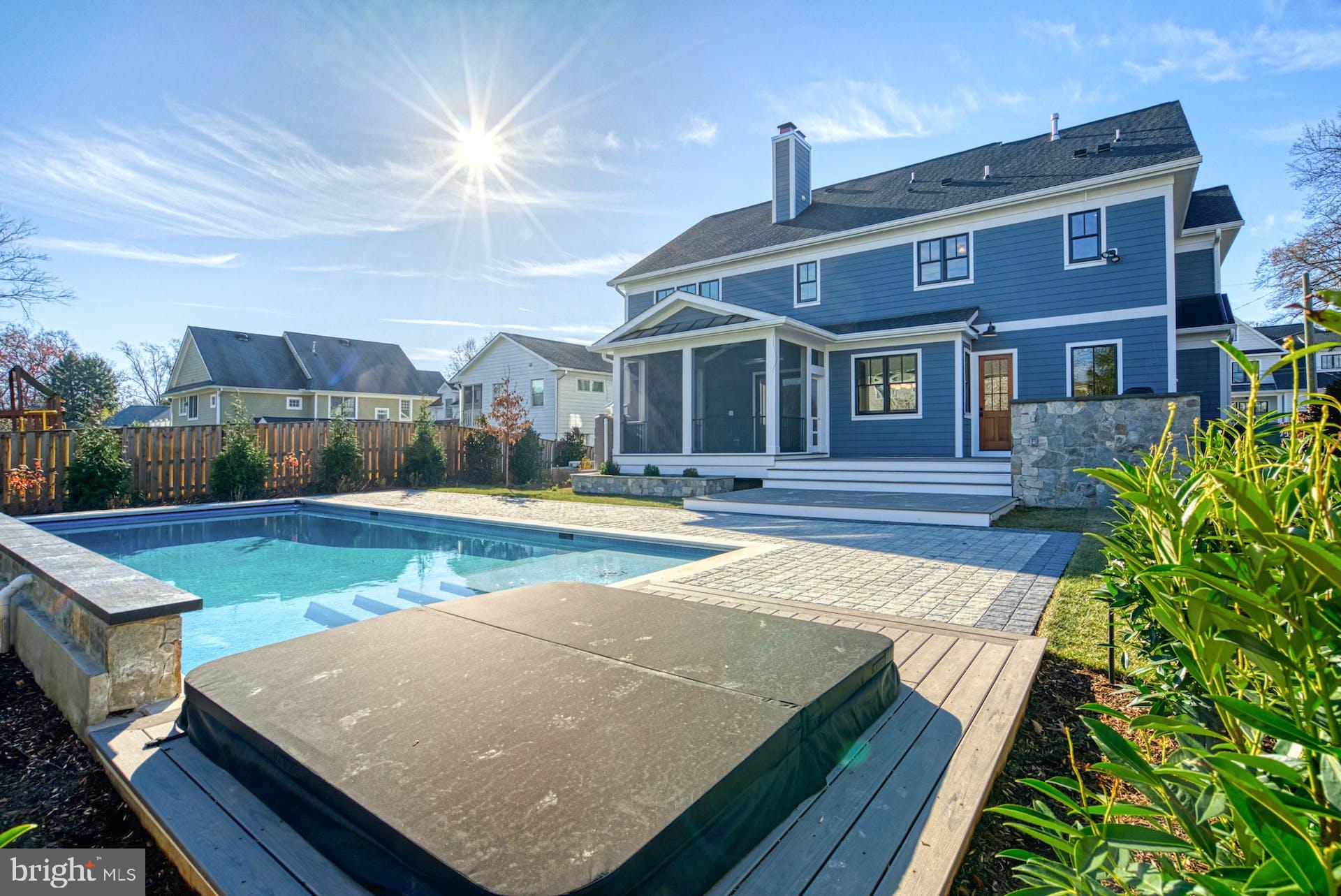 WILLIAMSBURG VILLAGE - Residential