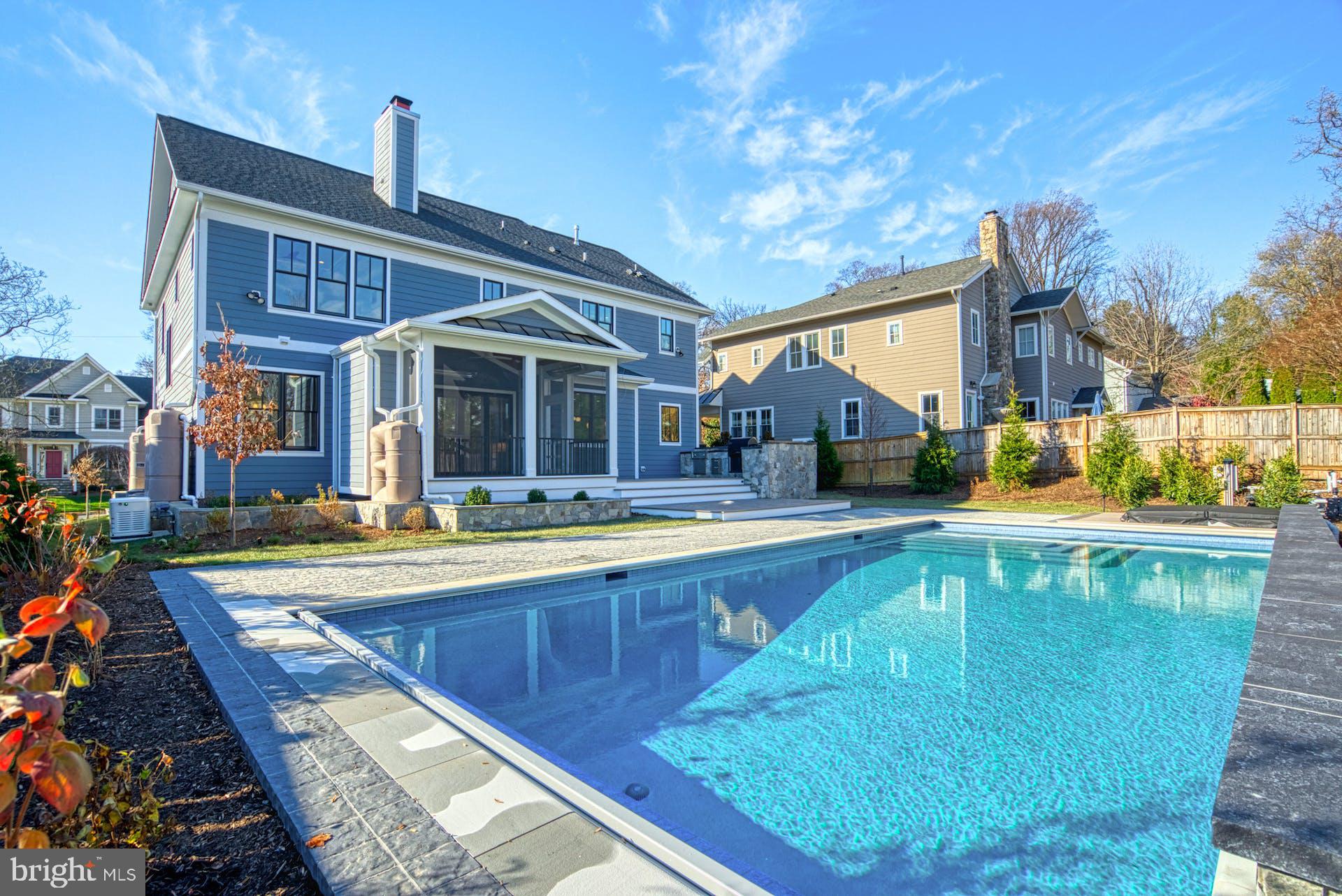 WILLIAMSBURG VILLAGE - Residential