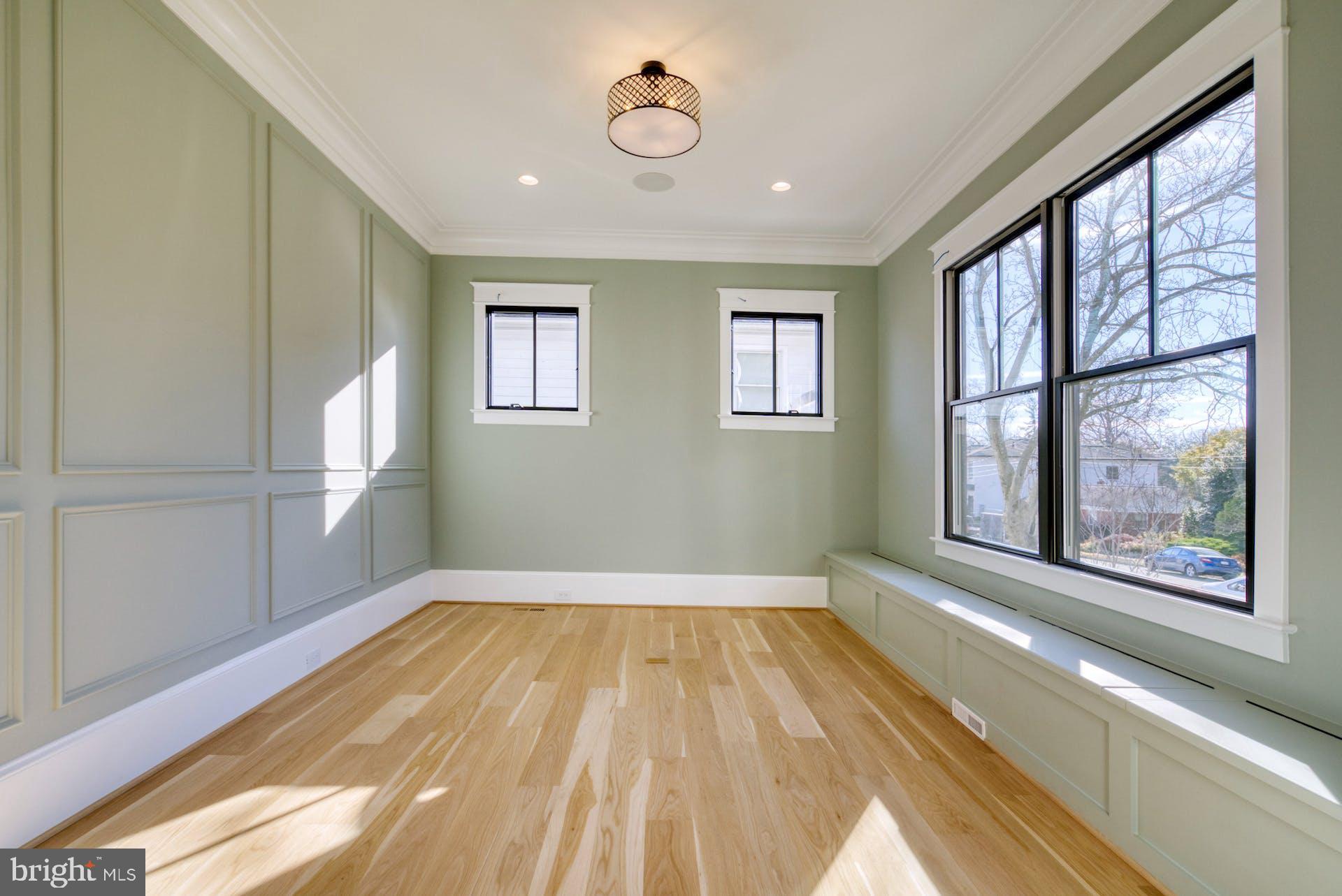 WILLIAMSBURG VILLAGE - Residential