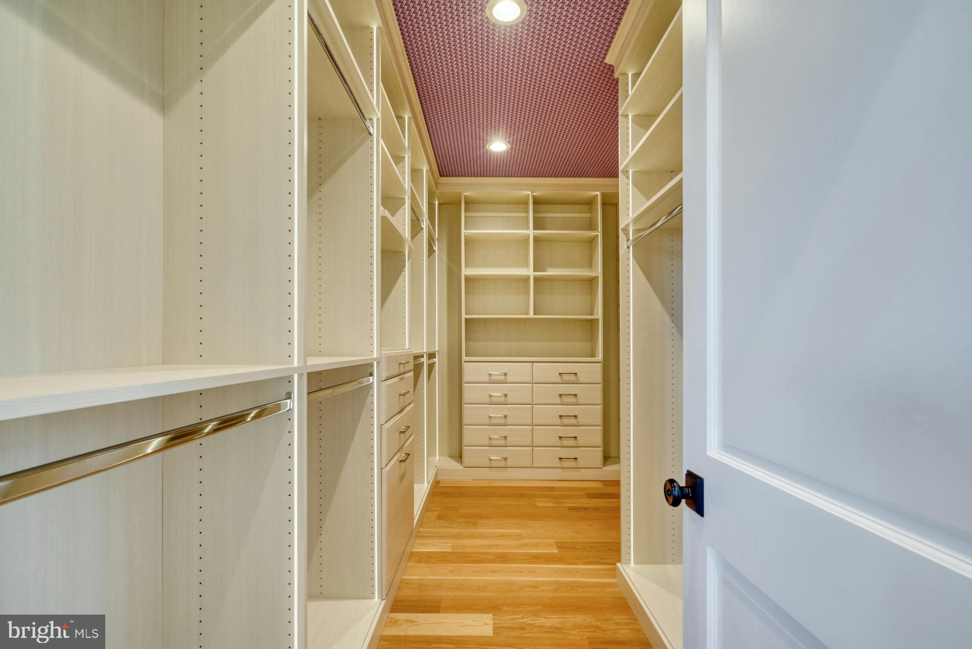 WILLIAMSBURG VILLAGE - Residential