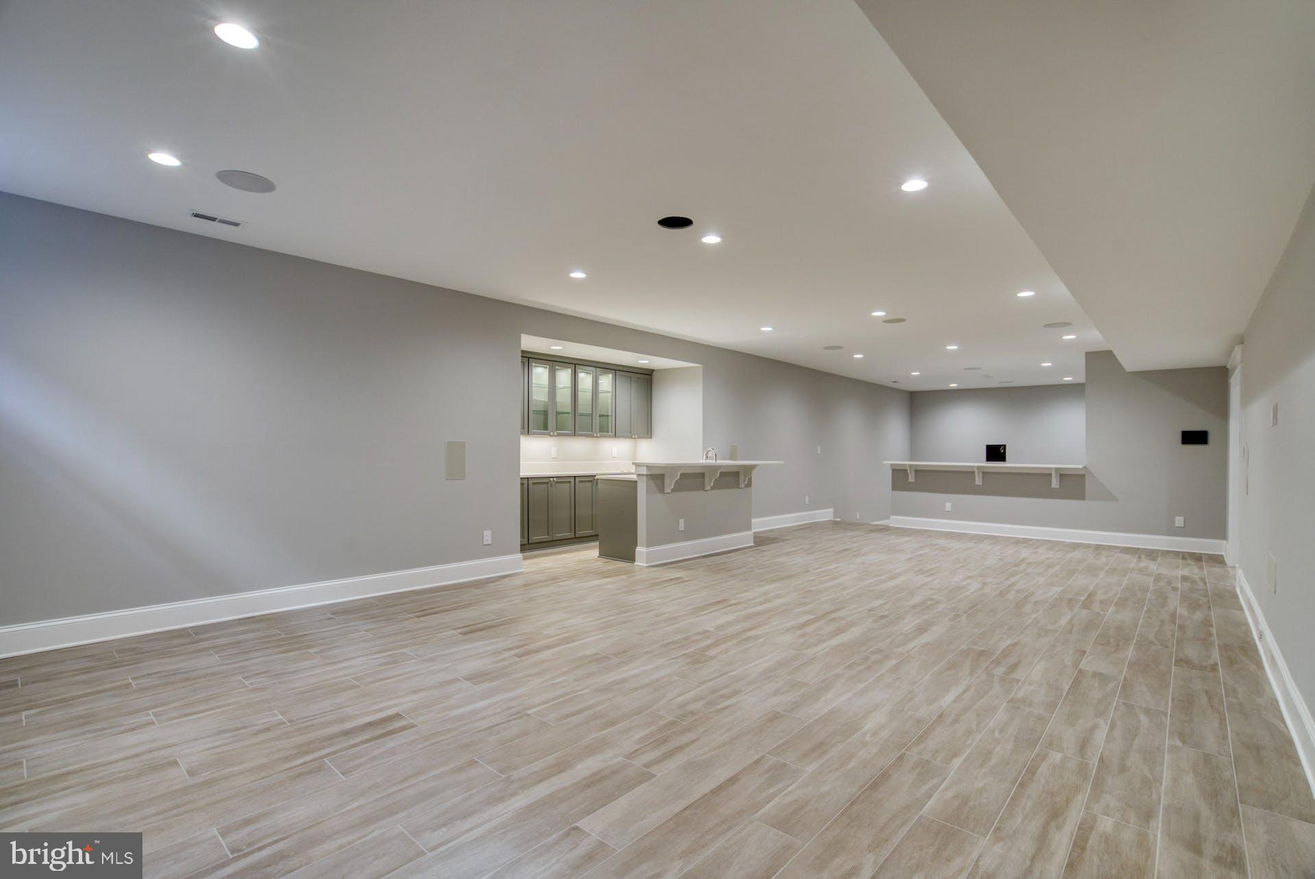 WILLIAMSBURG VILLAGE - Residential