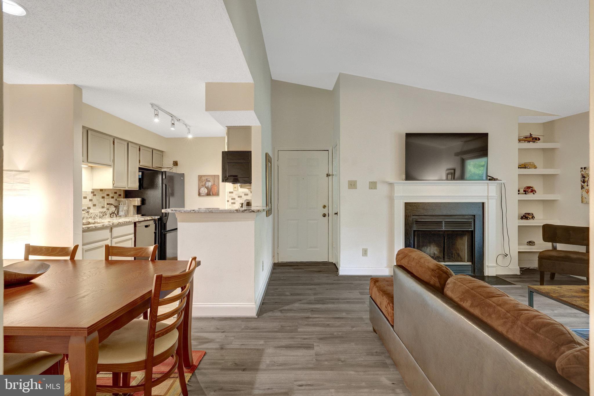 1515 LINCOLN WAY 303