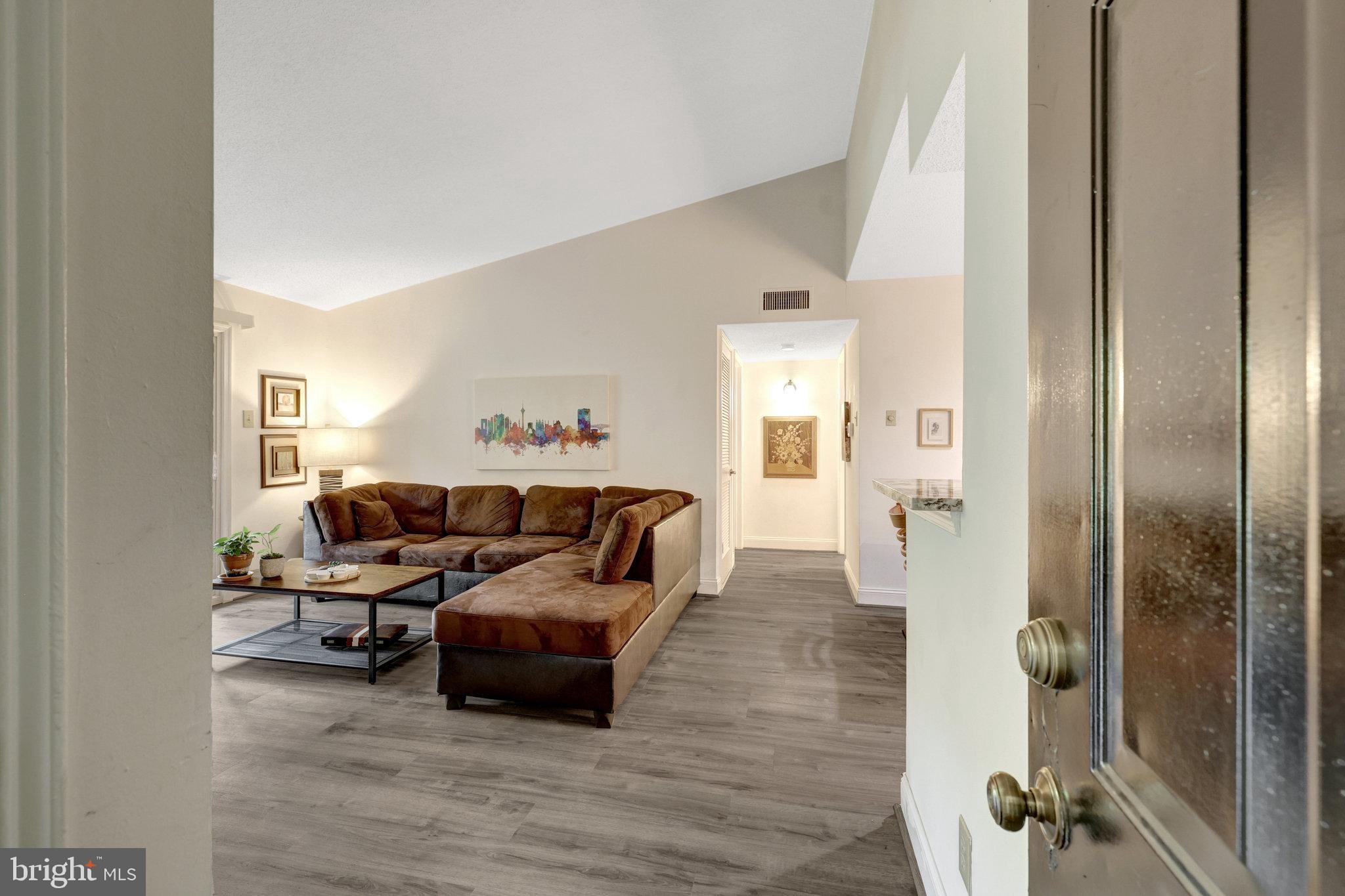 1515 LINCOLN WAY 303