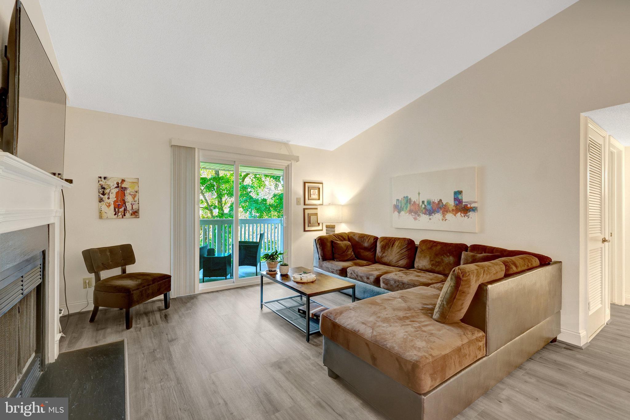 1515 LINCOLN WAY 303