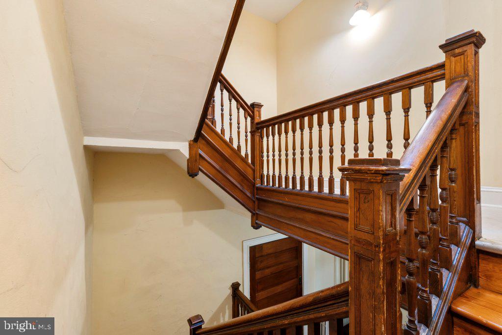 CHARLES VILLAGE - Residential Income