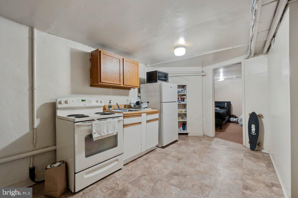 CHARLES VILLAGE - Residential Income