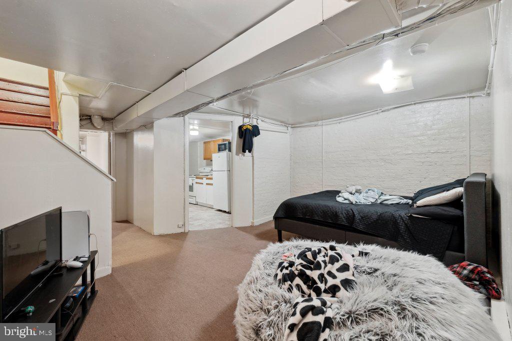 CHARLES VILLAGE - Residential Income