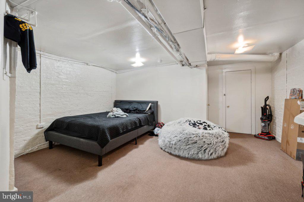 CHARLES VILLAGE - Residential Income