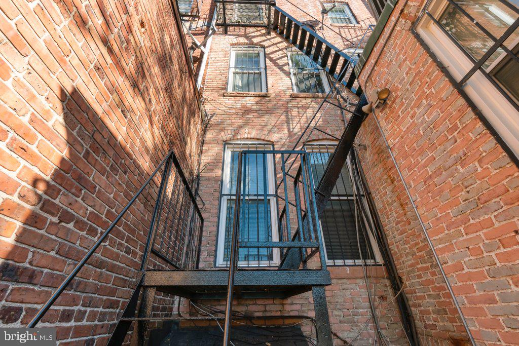 CHARLES VILLAGE - Residential Income