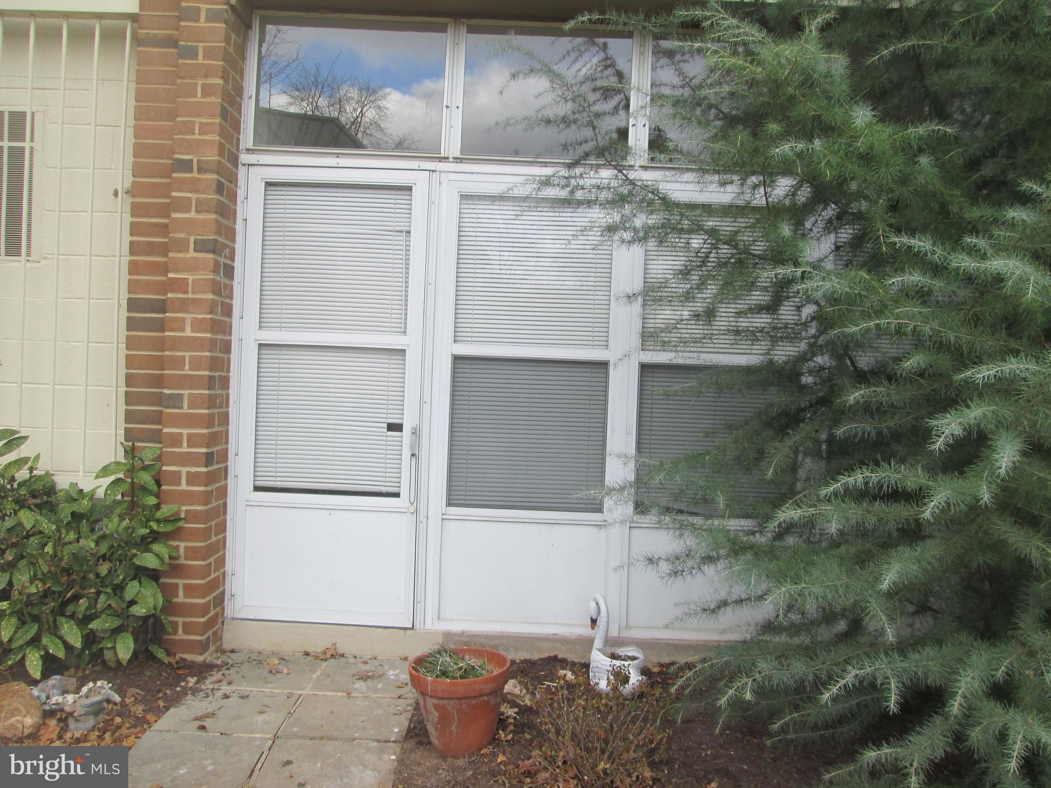 ROSSMOOR MUTUAL #7 - Residential Lease