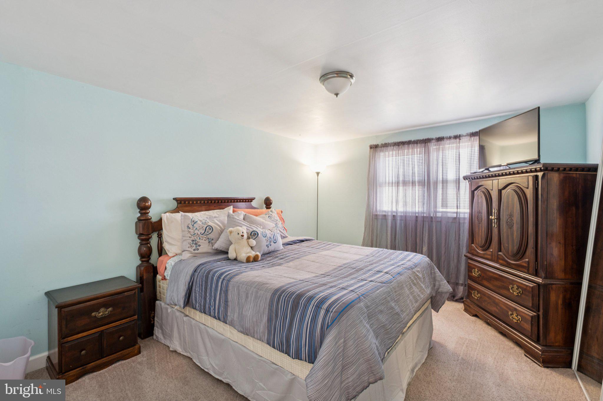 LEVITTOWN - Residential