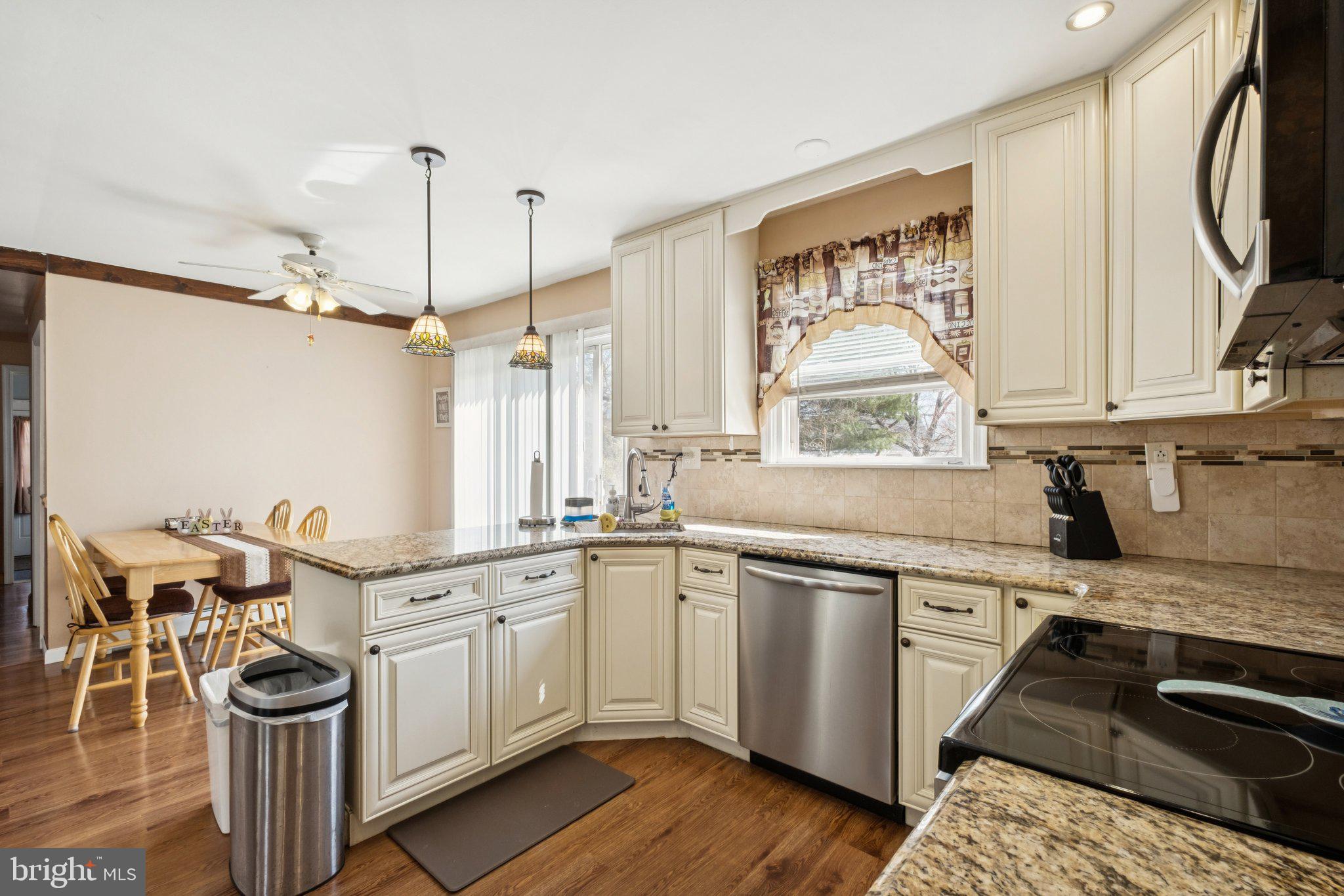 LEVITTOWN - Residential