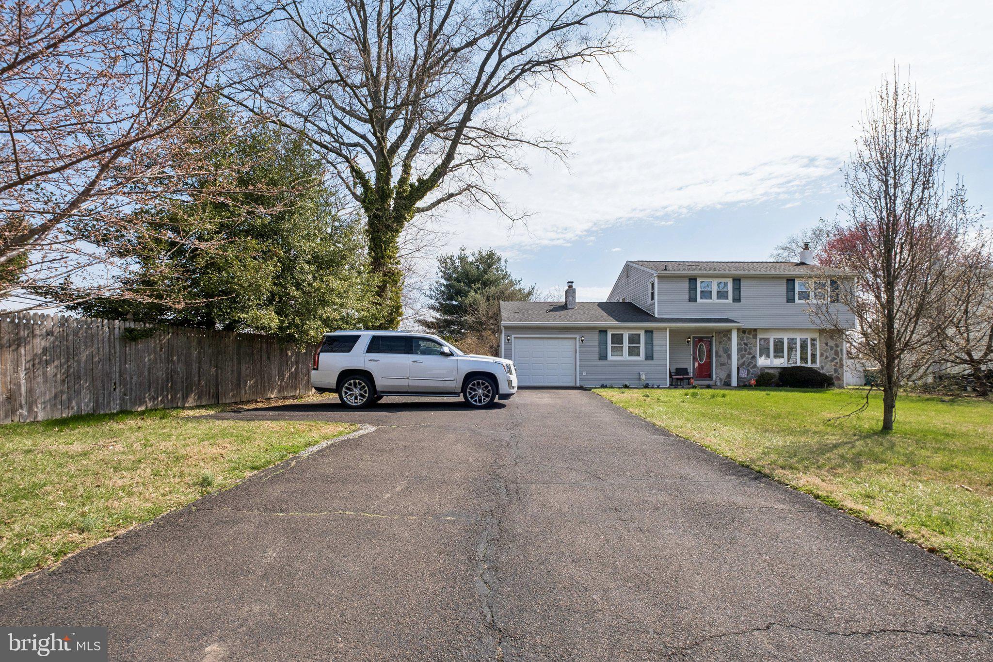 LEVITTOWN - Residential