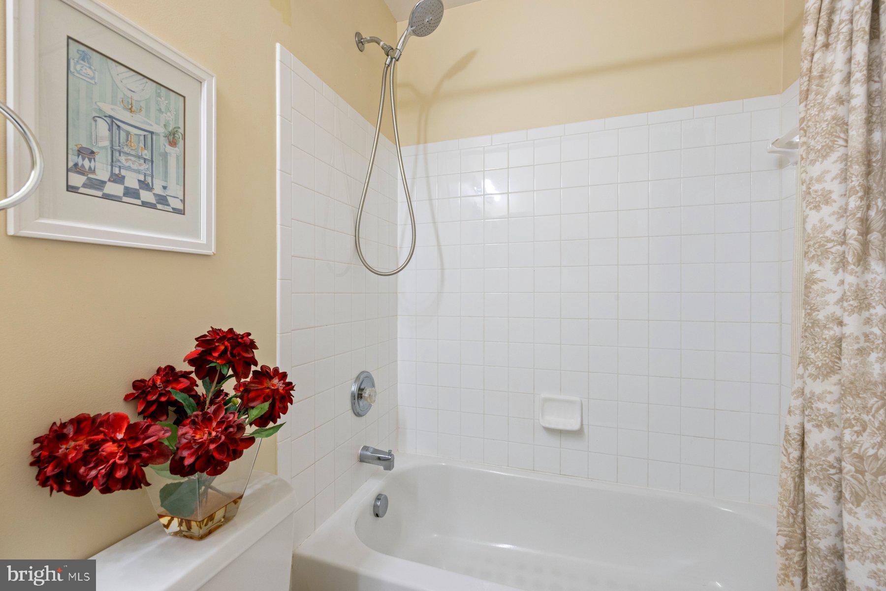 TWIN ARCH CROSSING - Residential