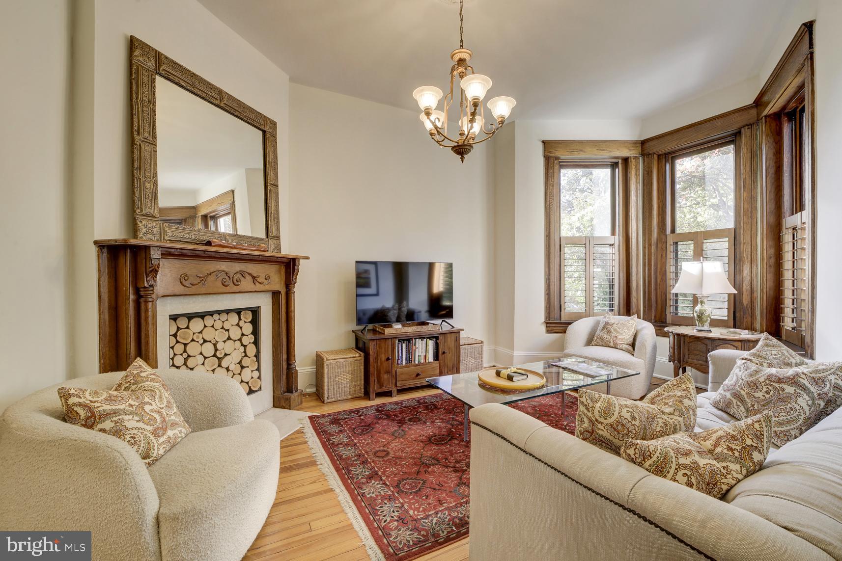 814 MASSACHUSETTS AVENUE NE