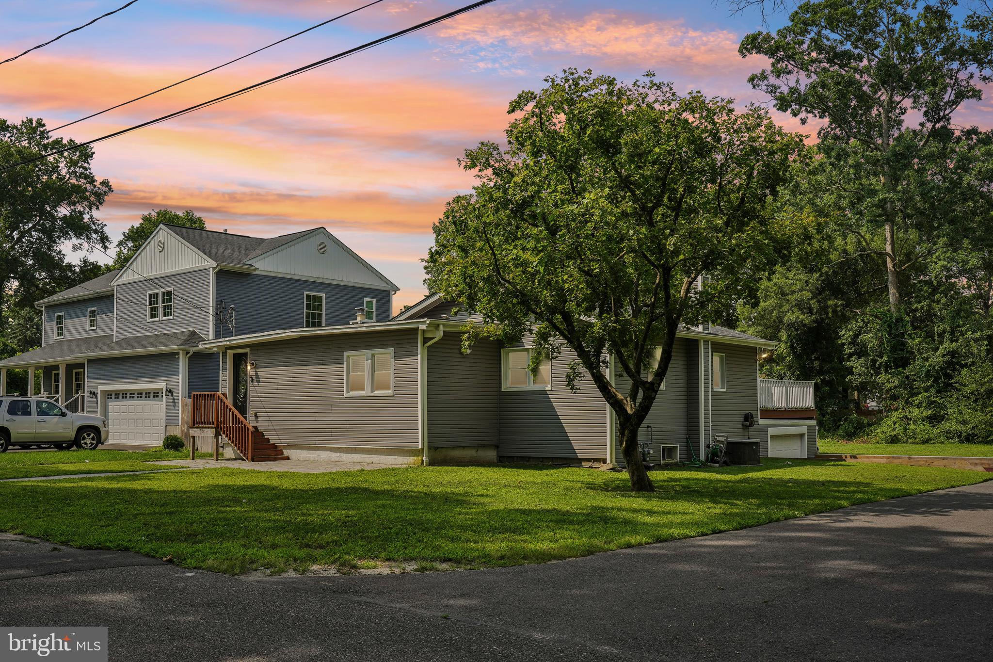 10 MAPLE LANE