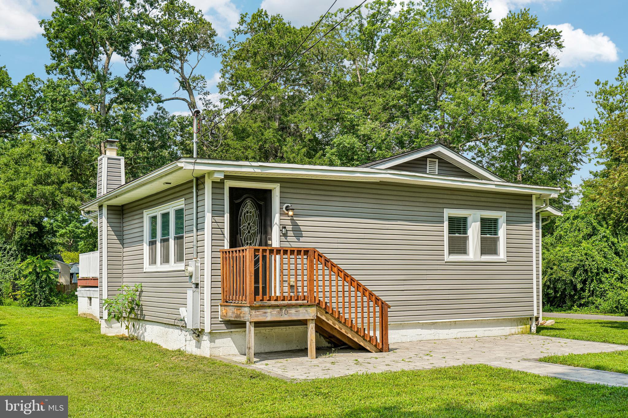 10 MAPLE LANE
