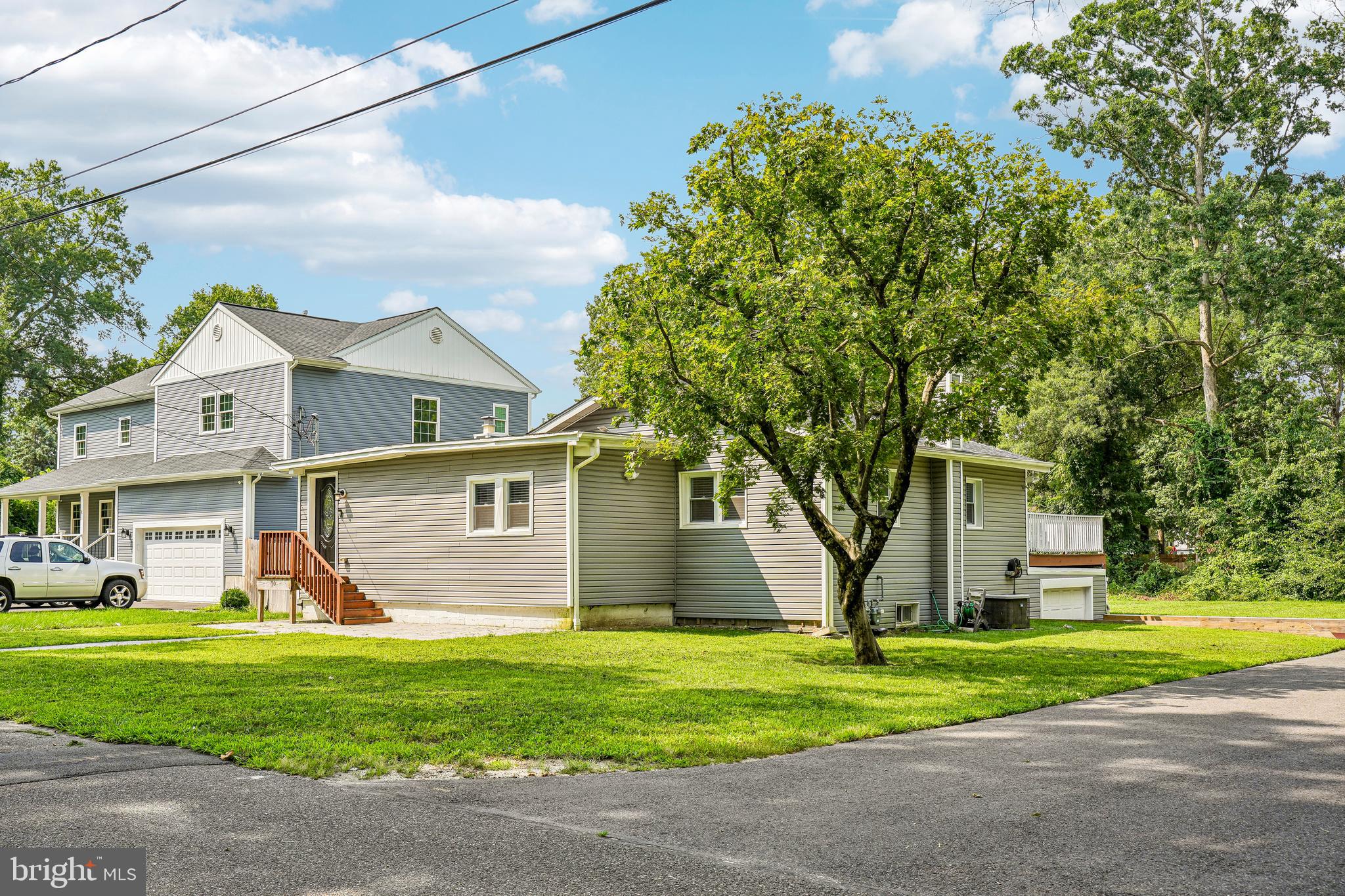 10 MAPLE LANE