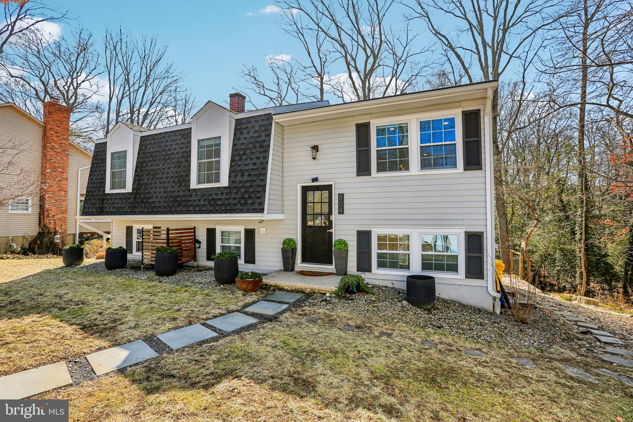 804 OAK GROVE CIRCLE