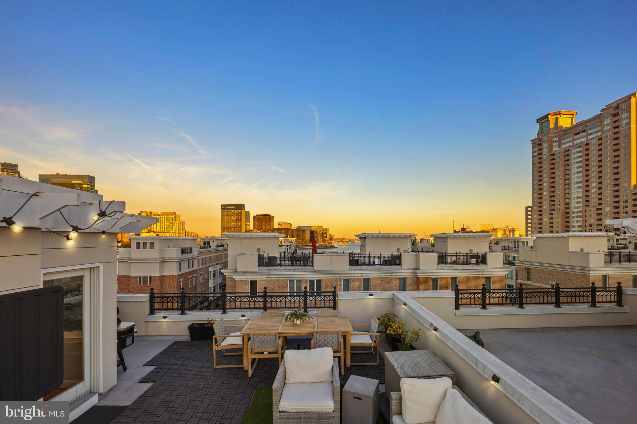 PIER HOMES AT HARBORVIEW - Residential