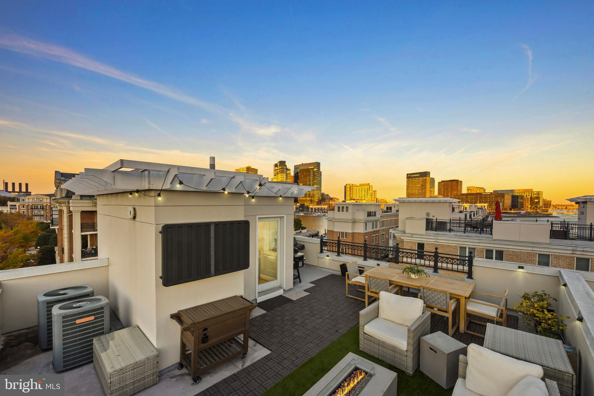 PIER HOMES AT HARBORVIEW - Residential