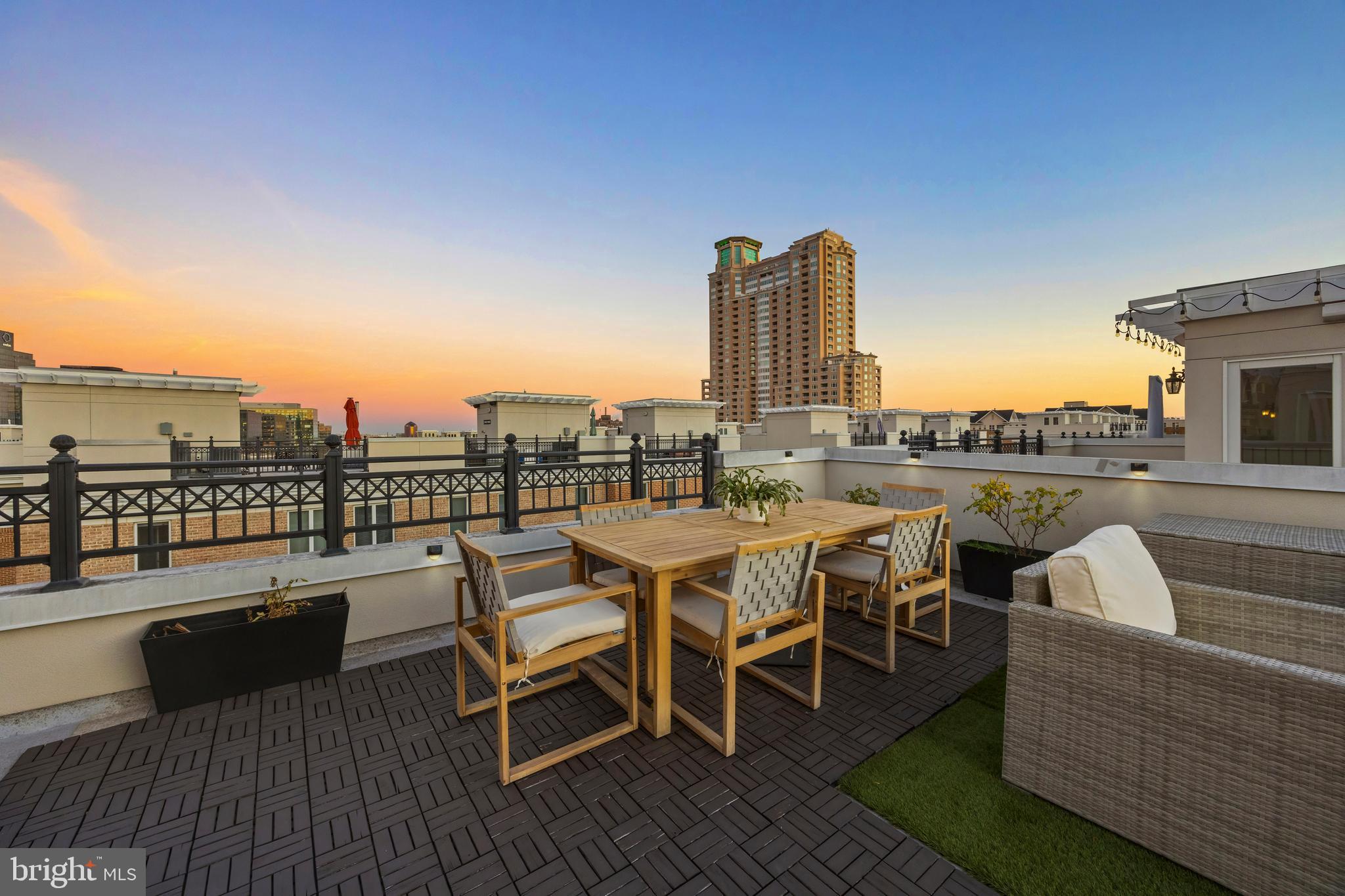 PIER HOMES AT HARBORVIEW - Residential