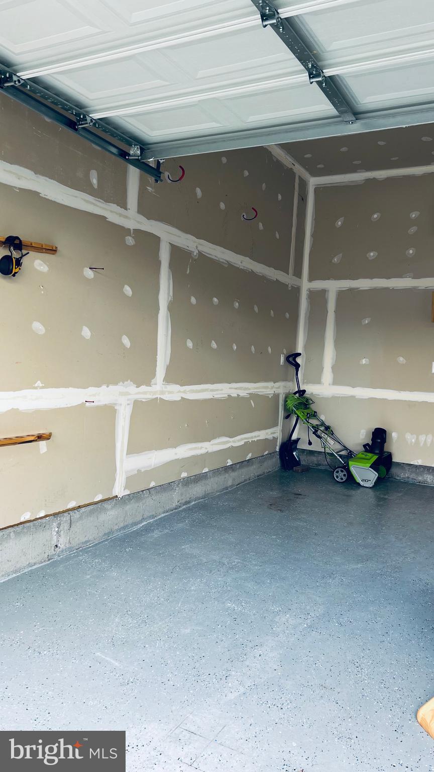 LAKE HOLIDAY ESTATES - Residential