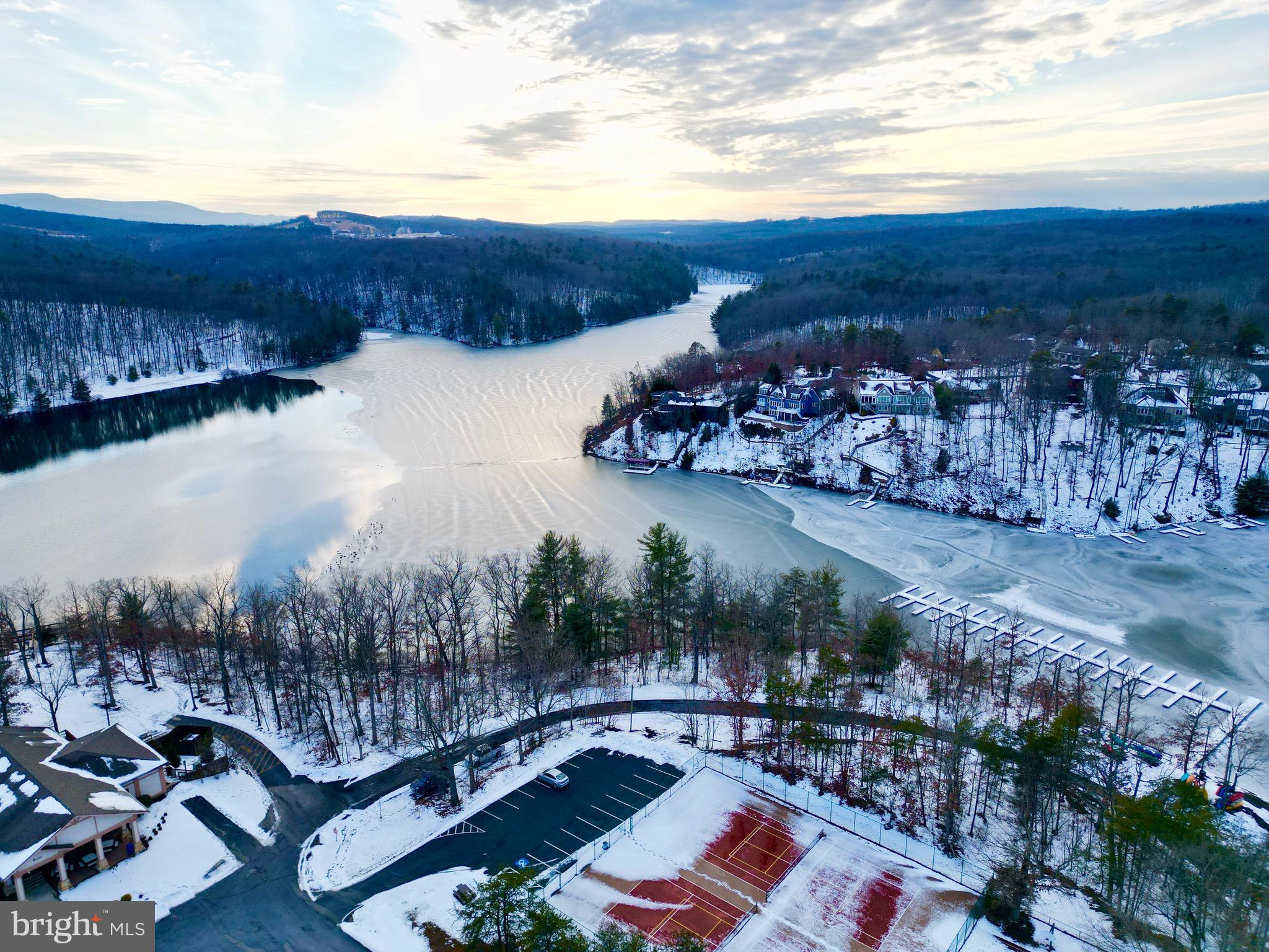 LAKE HOLIDAY ESTATES - Residential