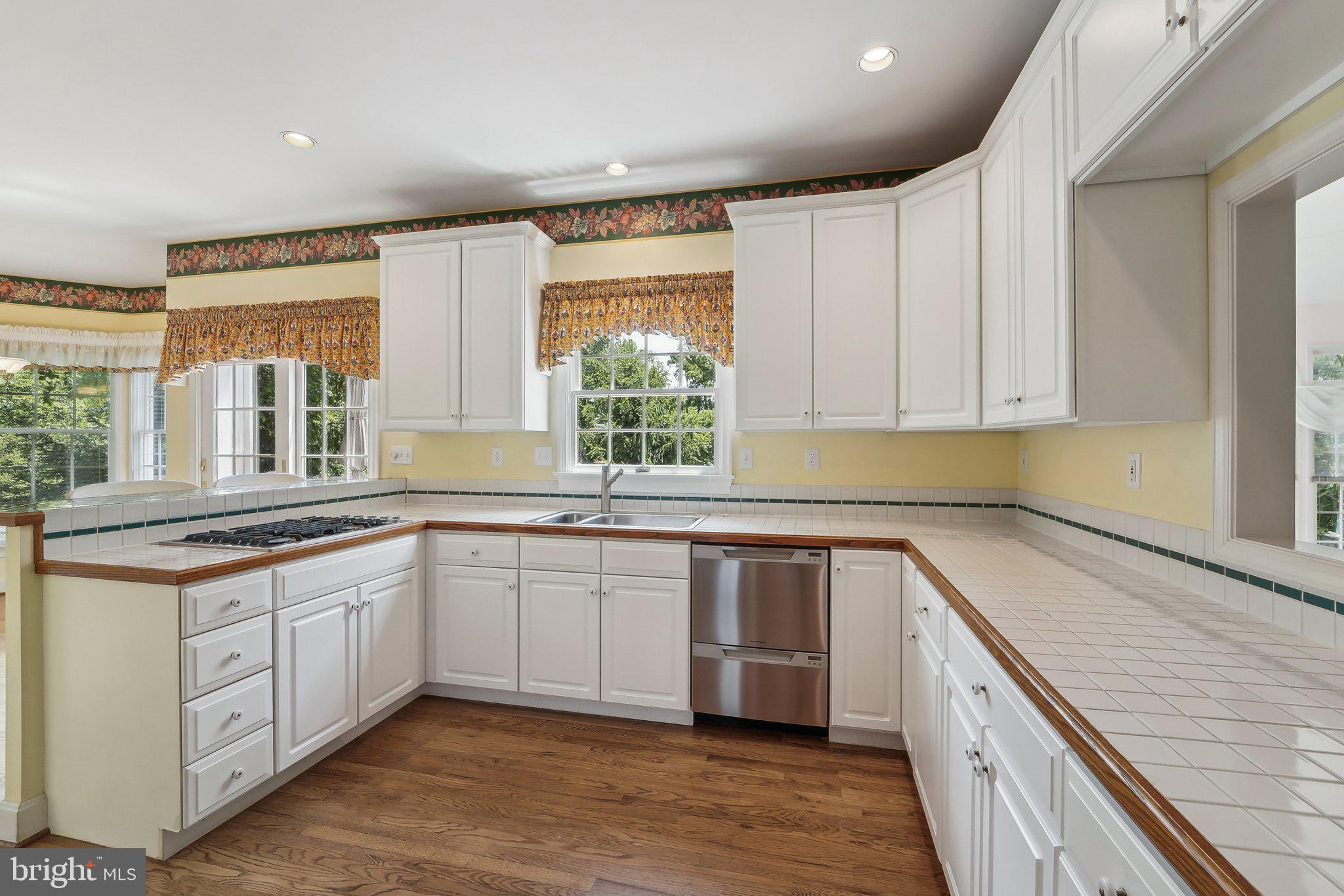 THE HILLSIDE AT SEMINARY - Residential